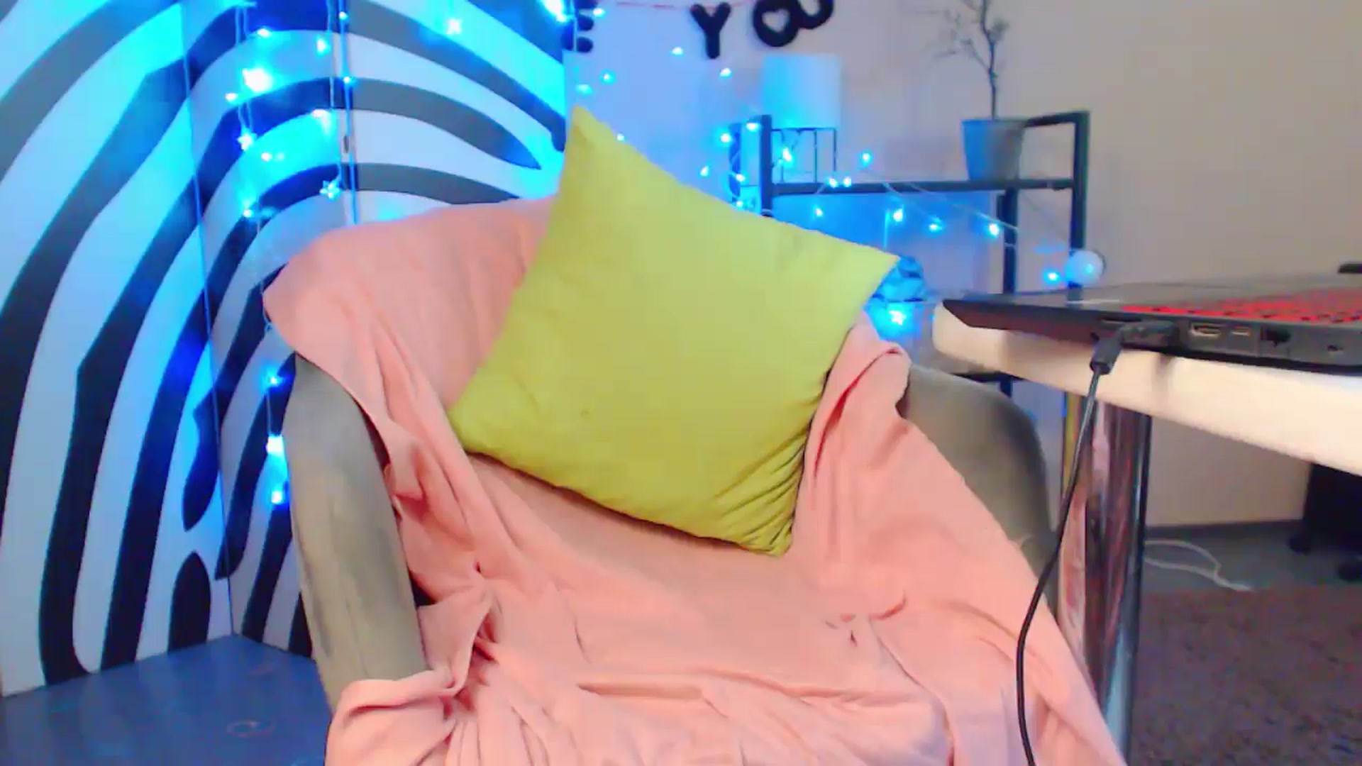 Gallery image thumbnail from MiracleMiss's myfreecams stream on, 07/25/2024, 11:33 image 20 of 20