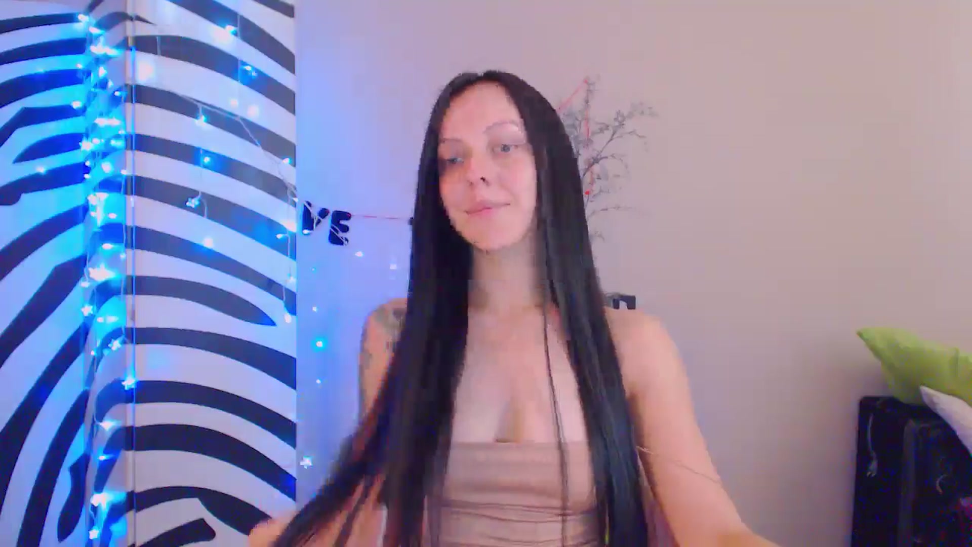 Gallery image thumbnail from MiracleMiss's myfreecams stream on, 07/28/2024, 12:35 image 6 of 20