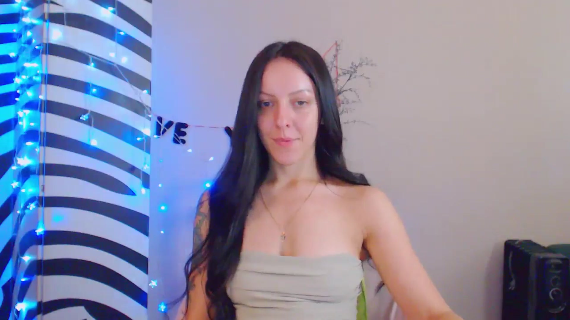 Gallery image thumbnail from MiracleMiss's myfreecams stream on, 08/06/2024, 13:16 image 7 of 20