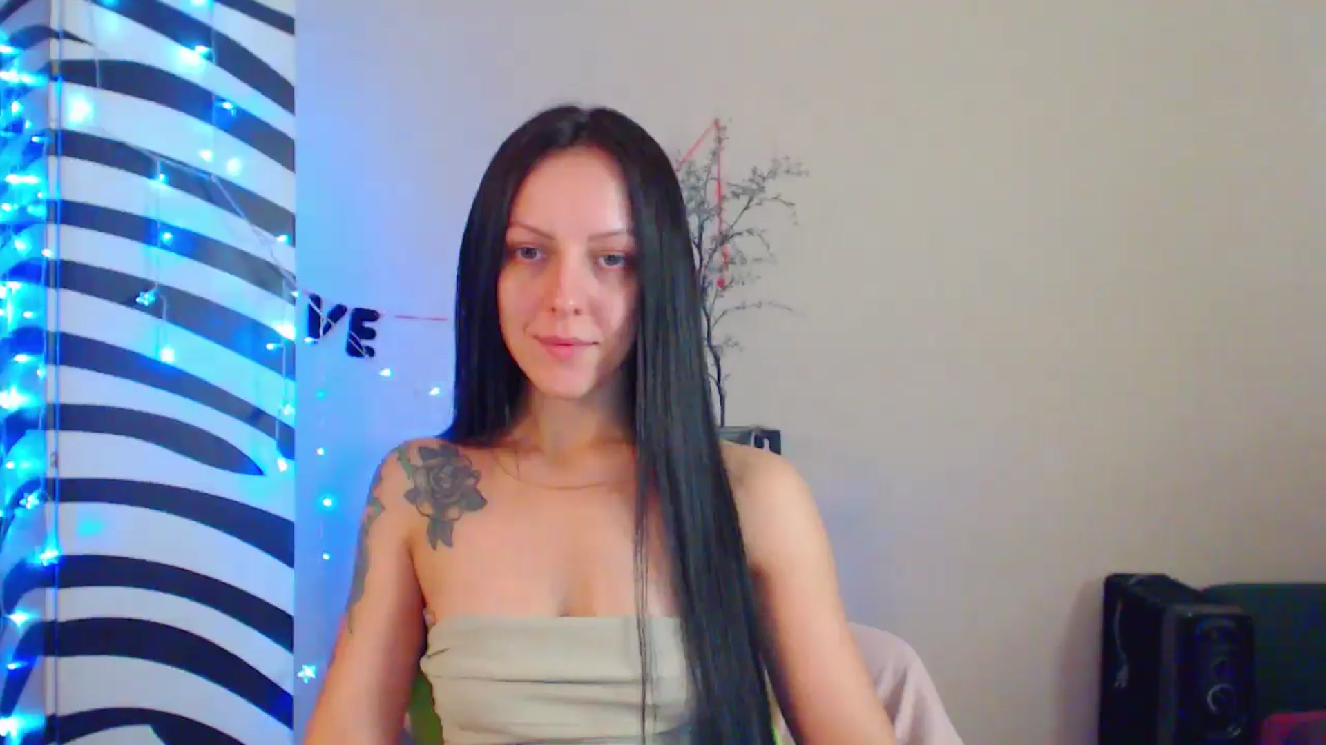 Gallery image thumbnail from MiracleMiss's myfreecams stream on, 08/07/2024, 11:11 image 18 of 20