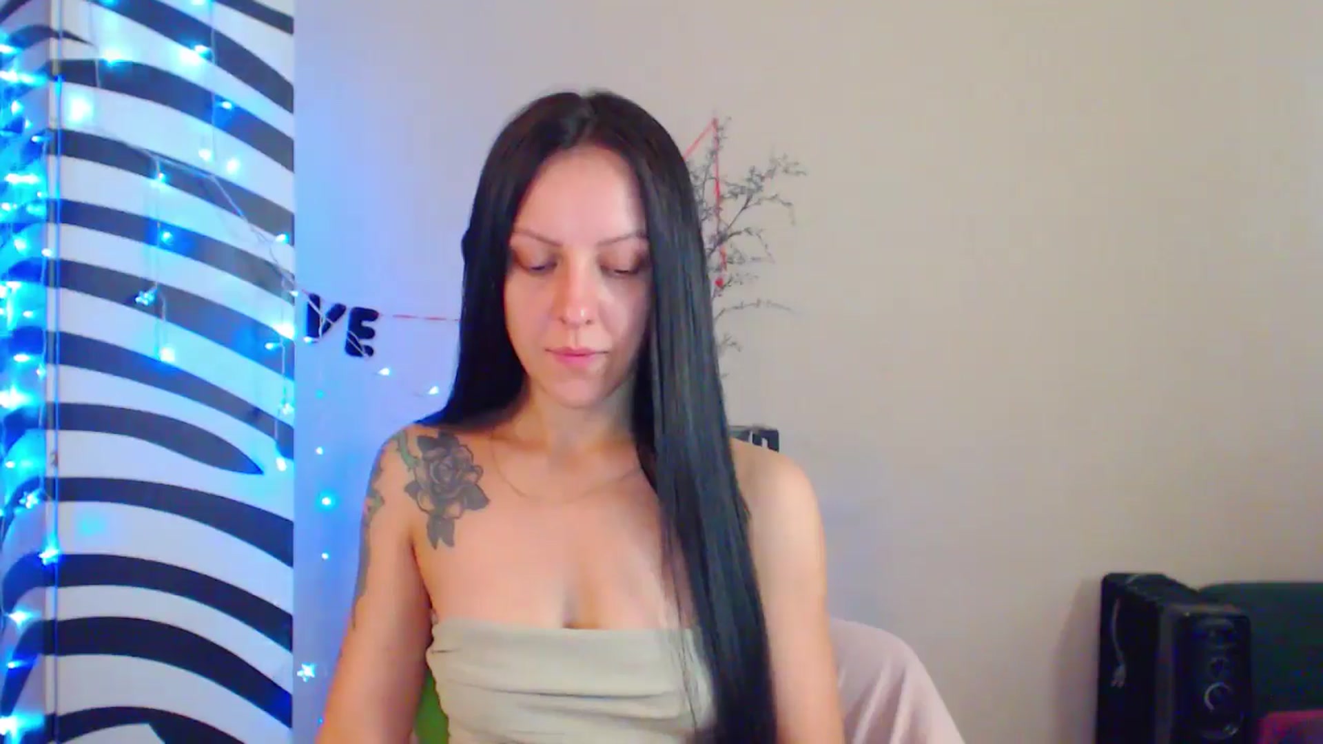 Gallery image thumbnail from MiracleMiss's myfreecams stream on, 08/07/2024, 11:11 image 11 of 20