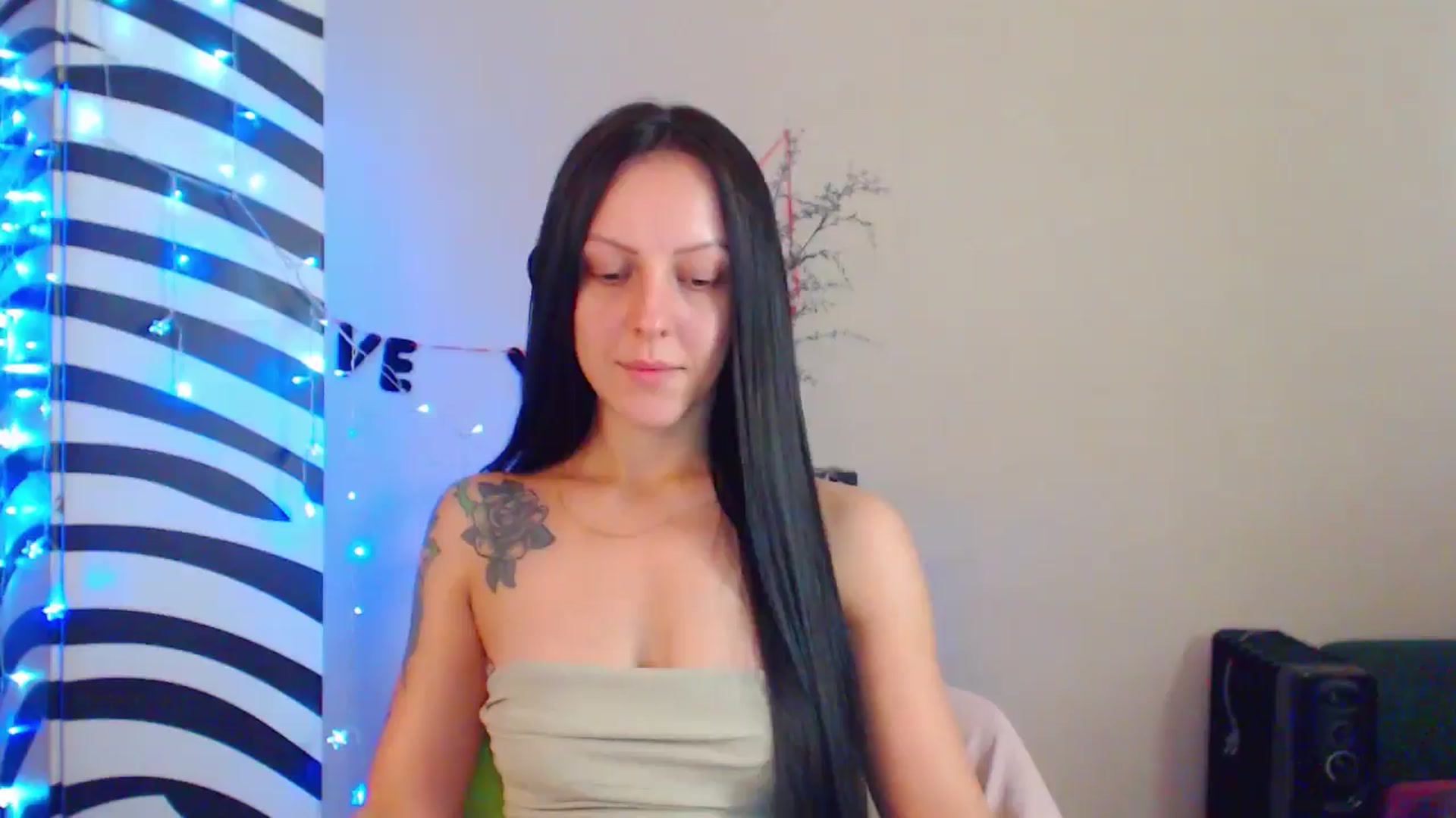 Gallery image thumbnail from MiracleMiss's myfreecams stream on, 08/07/2024, 11:11 image 12 of 20