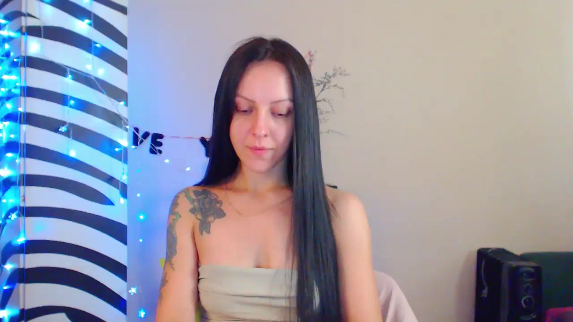 Gallery image thumbnail from MiracleMiss's myfreecams stream on, 08/07/2024, 11:11 image 7 of 20