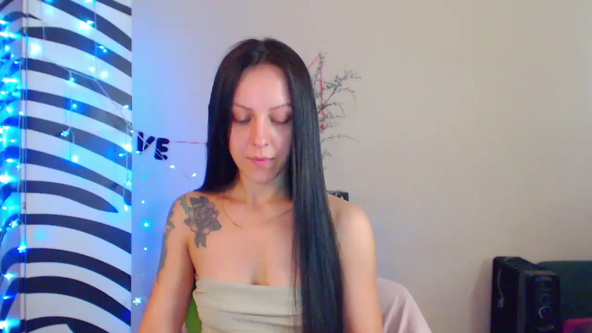 Gallery image thumbnail from MiracleMiss's myfreecams stream on, 08/07/2024, 11:11 image 9 of 20