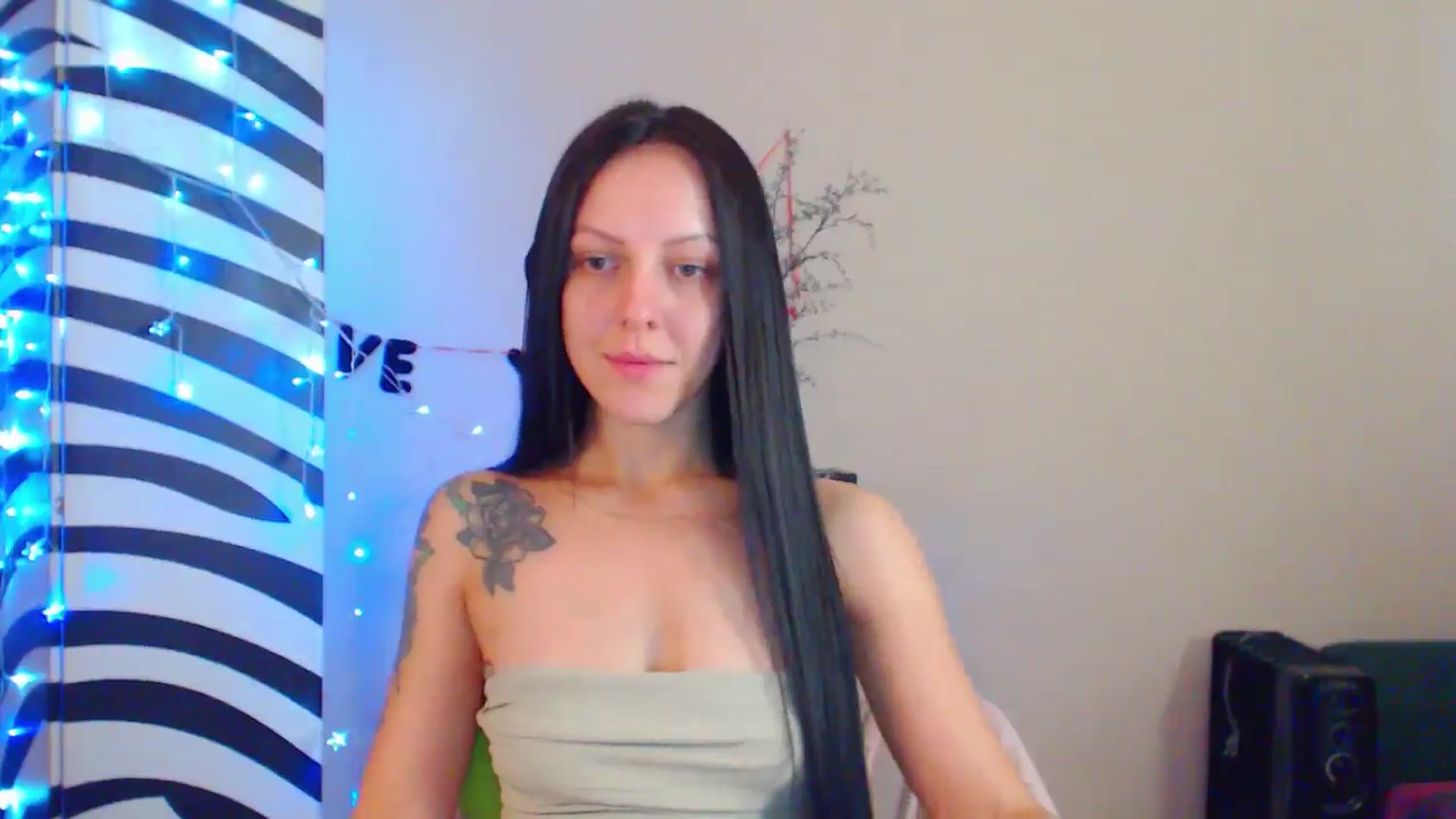 Gallery image thumbnail from MiracleMiss's myfreecams stream on, 08/07/2024, 11:11 image 13 of 20