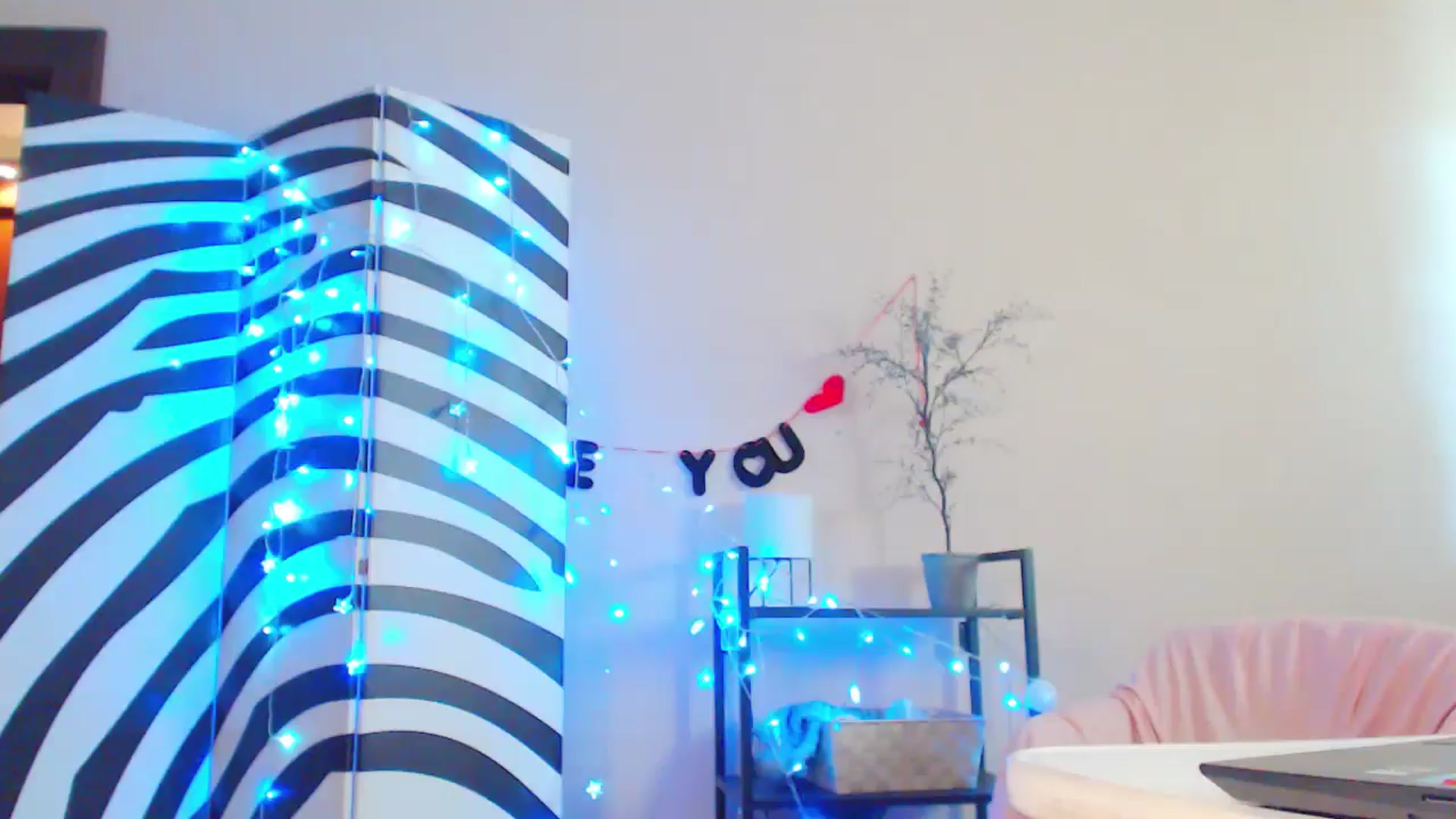 Gallery image thumbnail from MiracleMiss's myfreecams stream on, 08/07/2024, 12:50 image 16 of 20