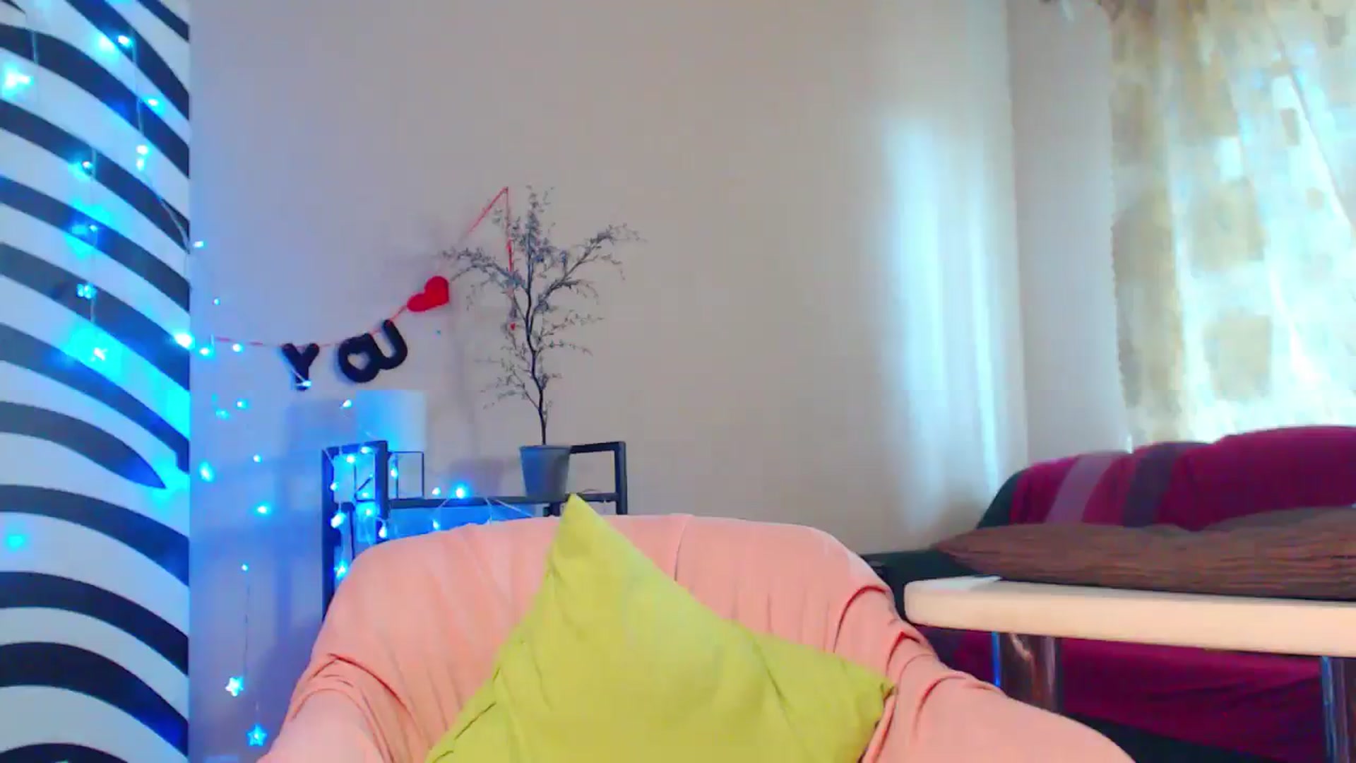 Gallery image thumbnail from MiracleMiss's myfreecams stream on, 08/07/2024, 12:50 image 5 of 20