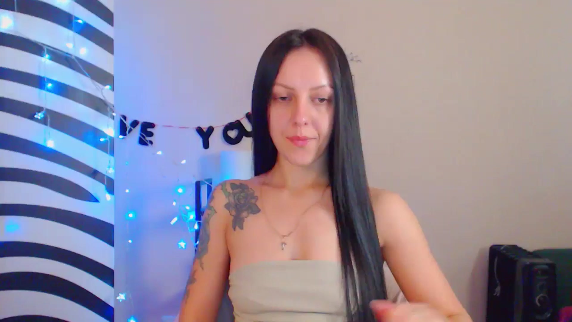 Gallery image thumbnail from MiracleMiss's myfreecams stream on, 08/08/2024, 11:31 image 1 of 20
