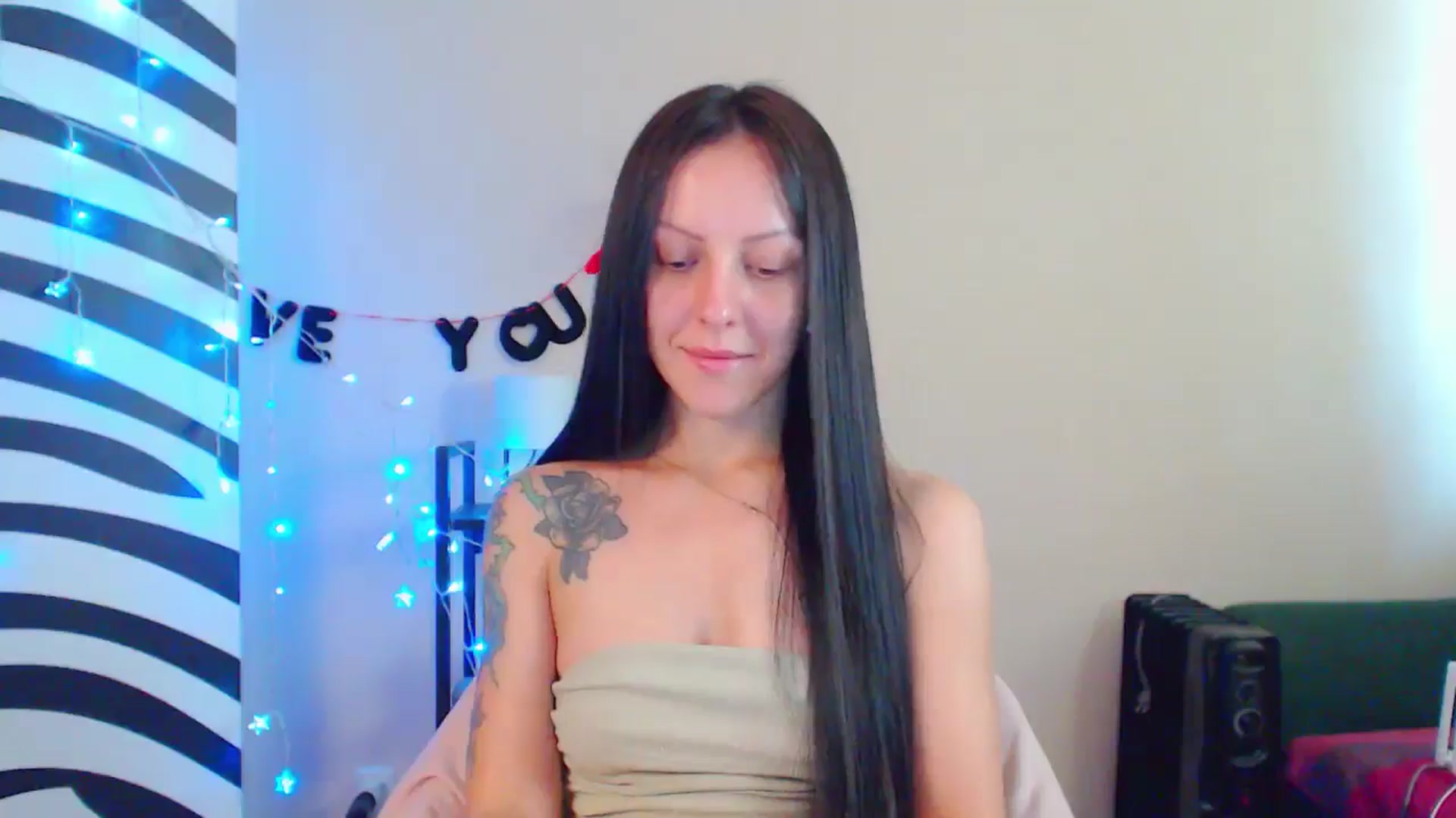 Gallery image thumbnail from MiracleMiss's myfreecams stream on, 08/08/2024, 12:30 image 8 of 20