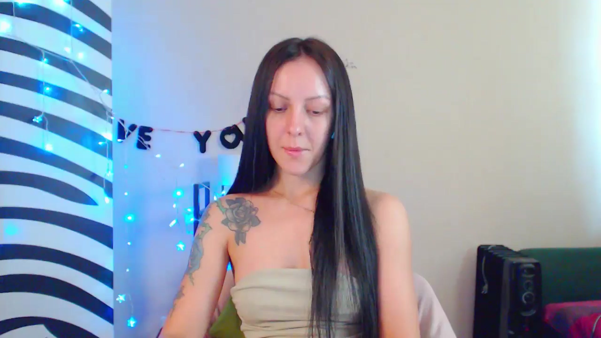 Gallery image thumbnail from MiracleMiss's myfreecams stream on, 08/08/2024, 12:30 image 14 of 20