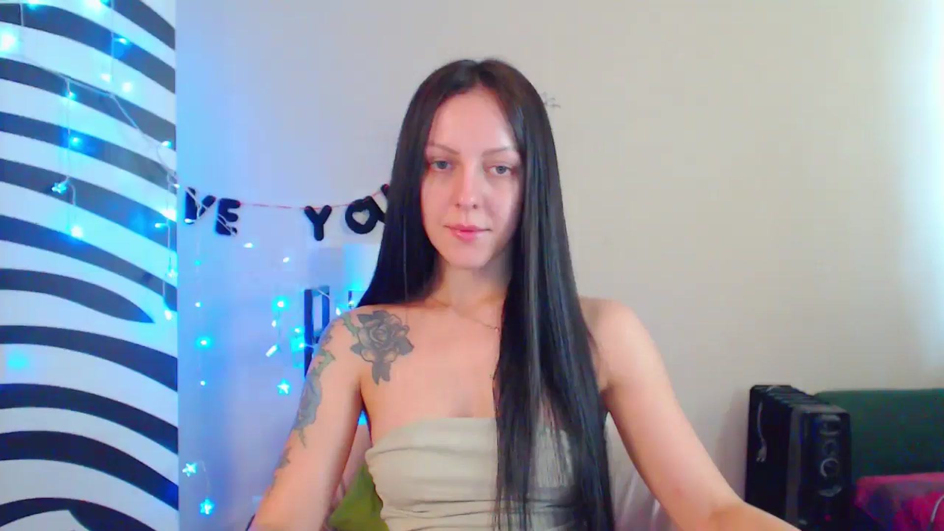 Gallery image thumbnail from MiracleMiss's myfreecams stream on, 08/08/2024, 12:30 image 13 of 20