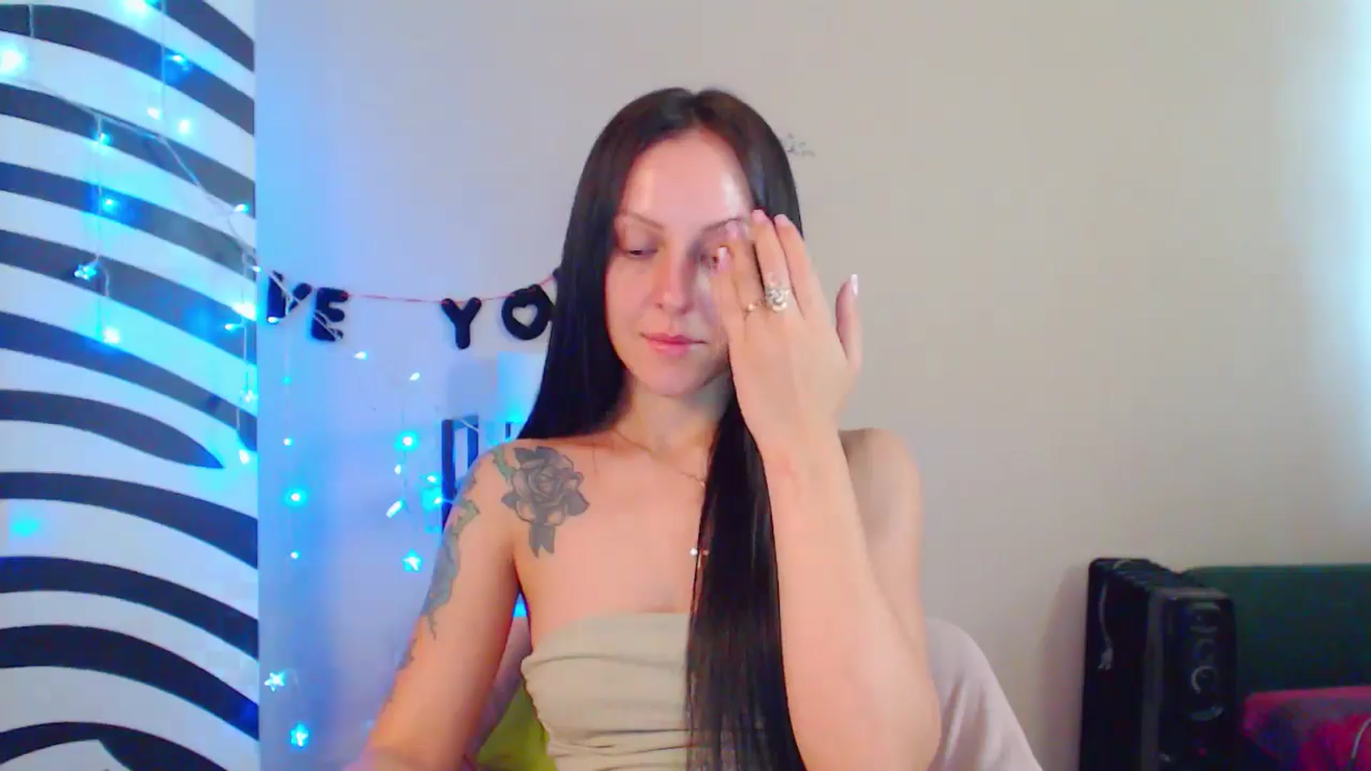 Gallery image thumbnail from MiracleMiss's myfreecams stream on, 08/08/2024, 12:30 image 17 of 20