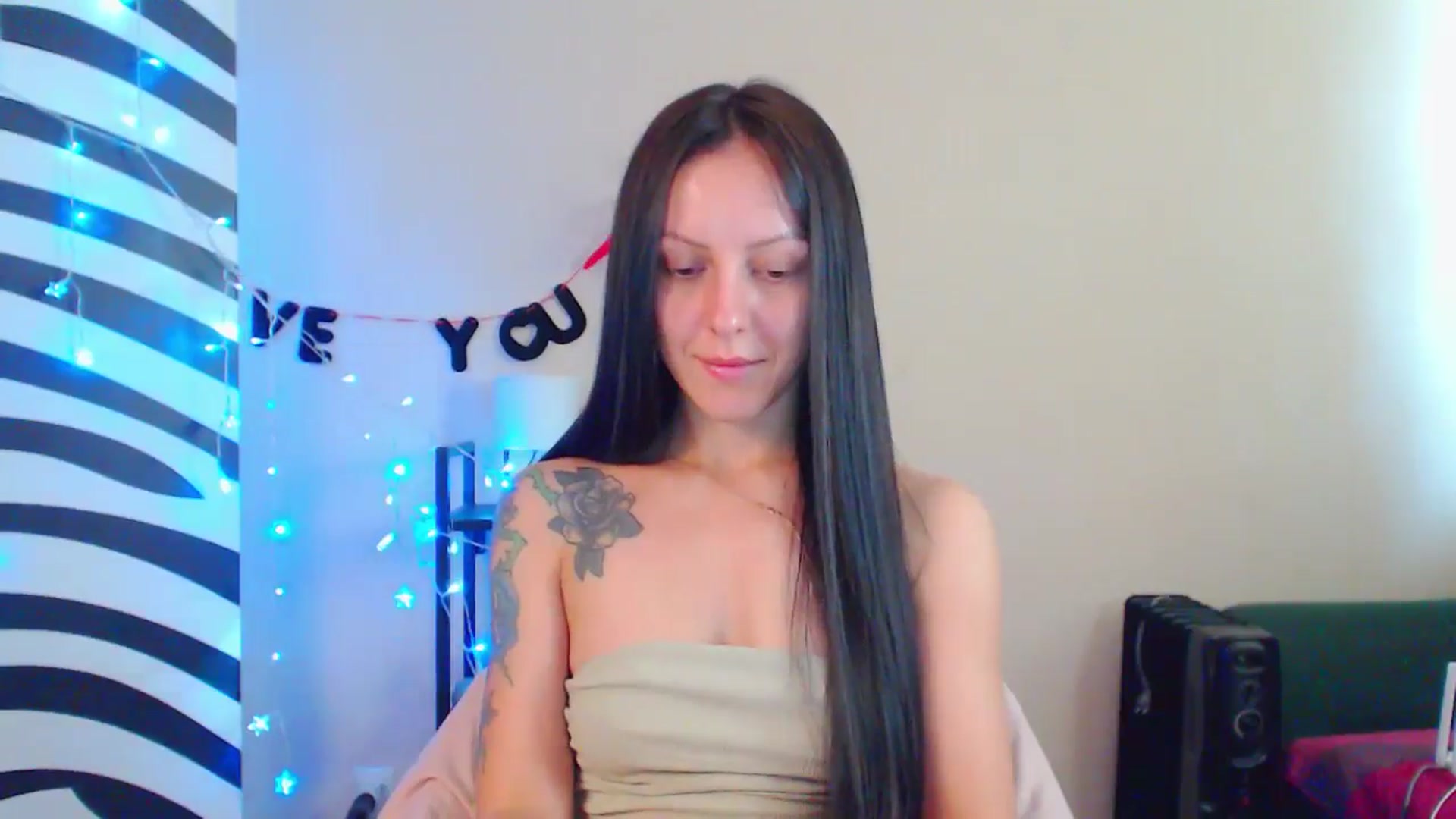 Gallery image thumbnail from MiracleMiss's myfreecams stream on, 08/08/2024, 12:30 image 7 of 20