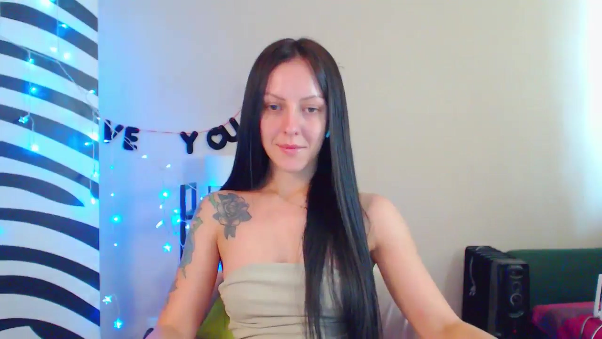 Gallery image thumbnail from MiracleMiss's myfreecams stream on, 08/08/2024, 12:30 image 12 of 20
