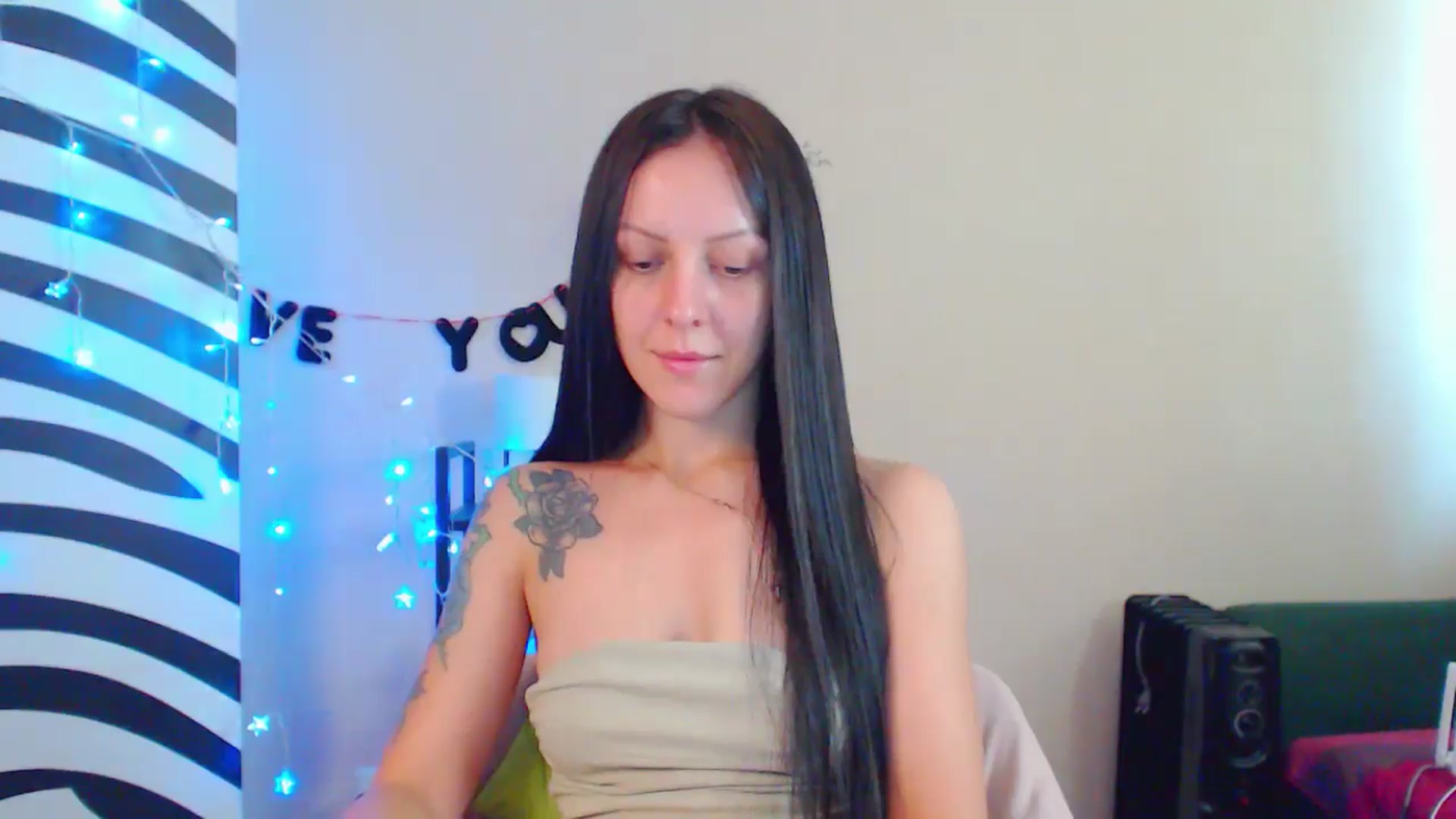 Gallery image thumbnail from MiracleMiss's myfreecams stream on, 08/08/2024, 12:30 image 10 of 20