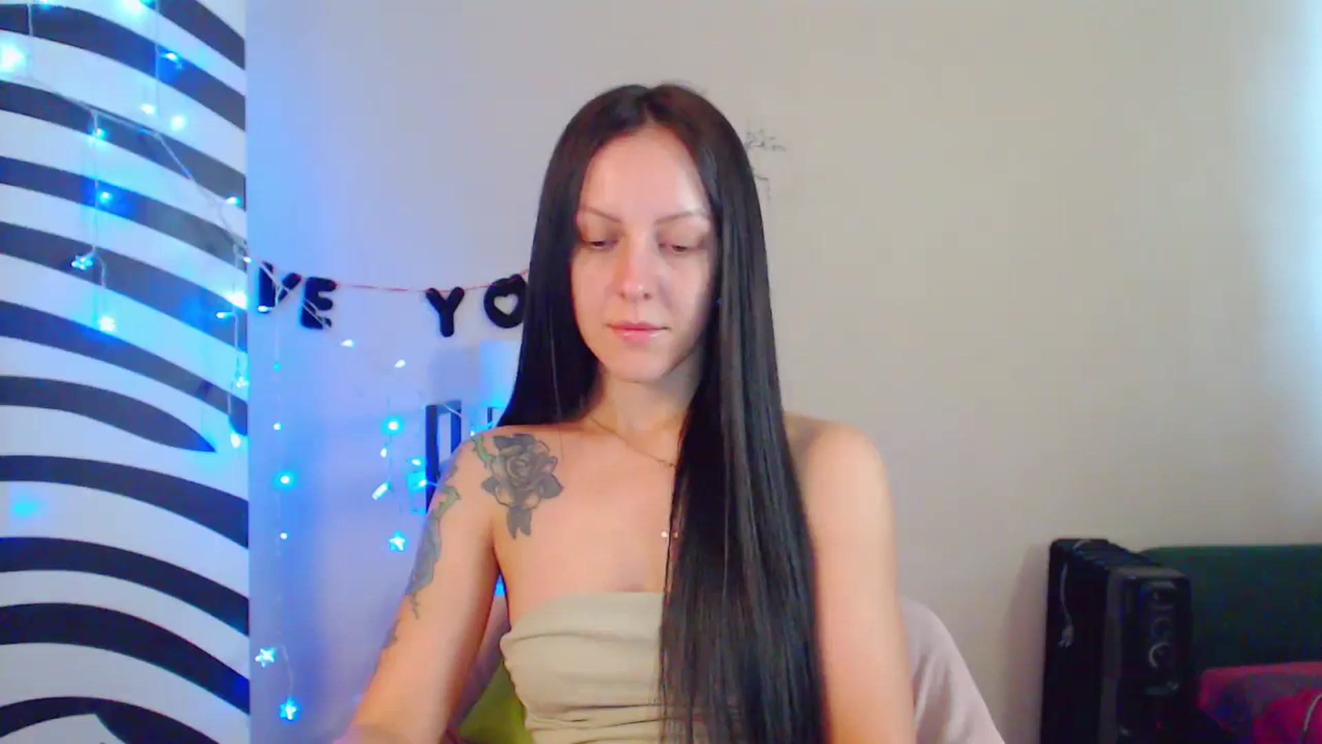Gallery image thumbnail from MiracleMiss's myfreecams stream on, 08/08/2024, 12:30 image 18 of 20