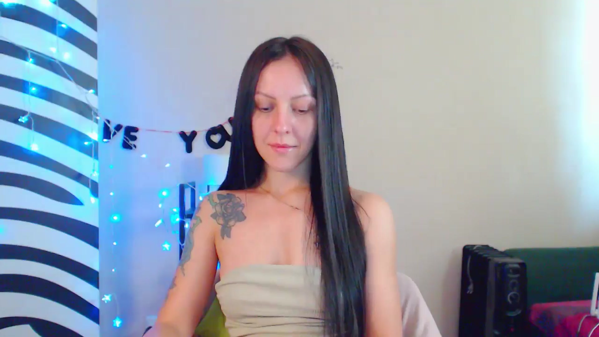 Gallery image thumbnail from MiracleMiss's myfreecams stream on, 08/08/2024, 12:30 image 11 of 20