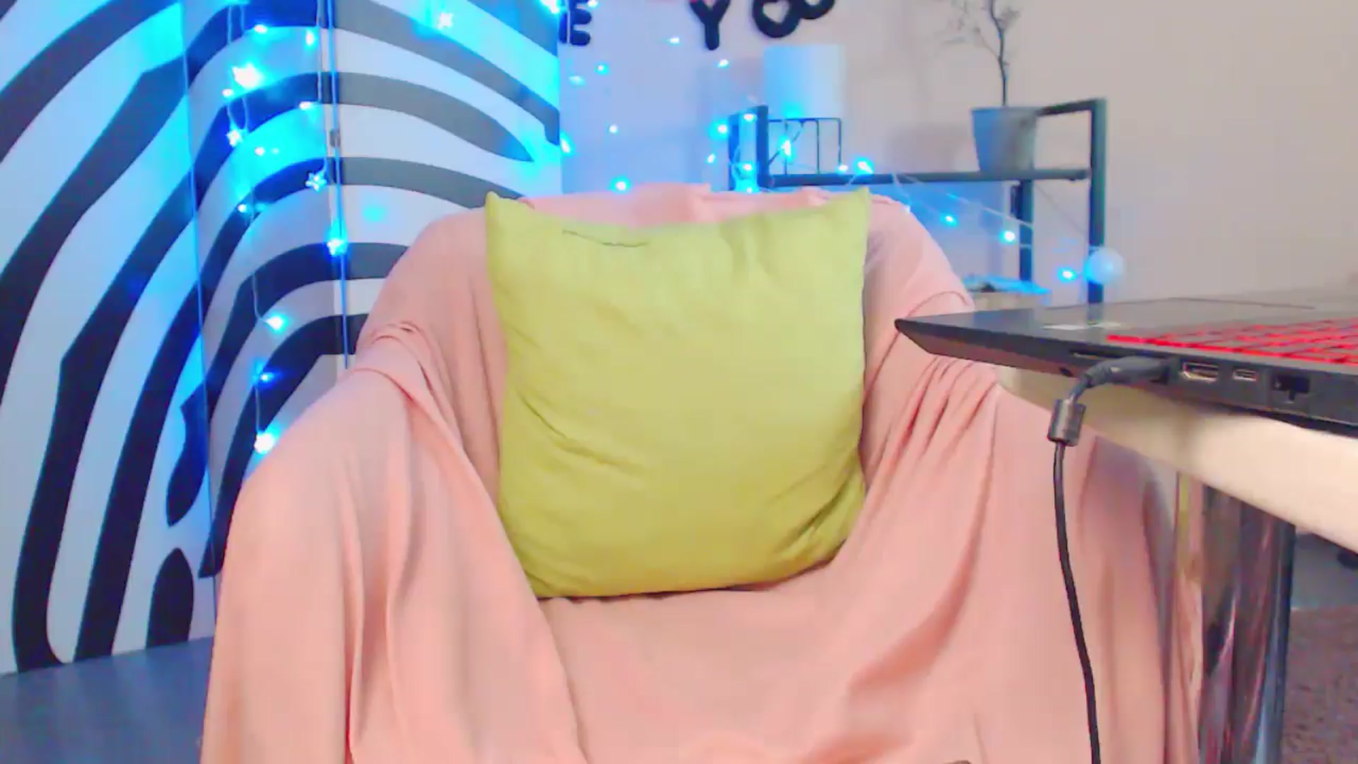 Gallery image thumbnail from MiracleMiss's myfreecams stream on, 08/09/2024, 12:14 image 18 of 20