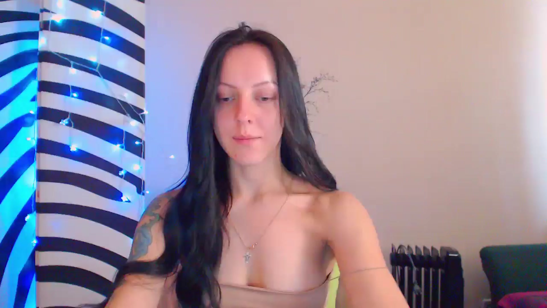 Gallery image thumbnail from MiracleMiss's myfreecams stream on, 08/15/2024, 12:06 image 1 of 20