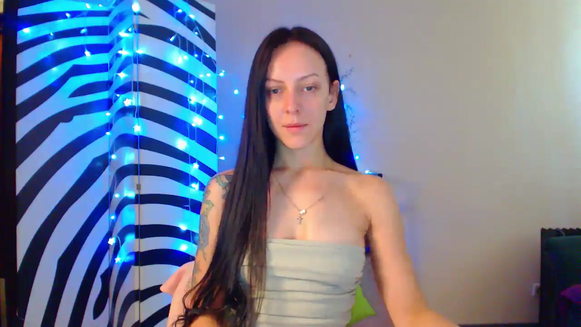 Gallery image thumbnail from MiracleMiss's myfreecams stream on, 08/25/2024, 10:22 image 18 of 20