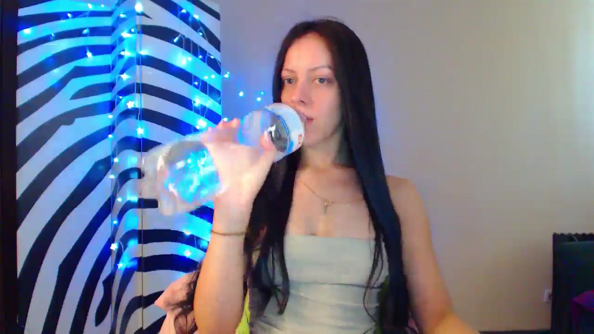 Gallery image thumbnail from MiracleMiss's myfreecams stream on, 08/25/2024, 10:22 image 3 of 20