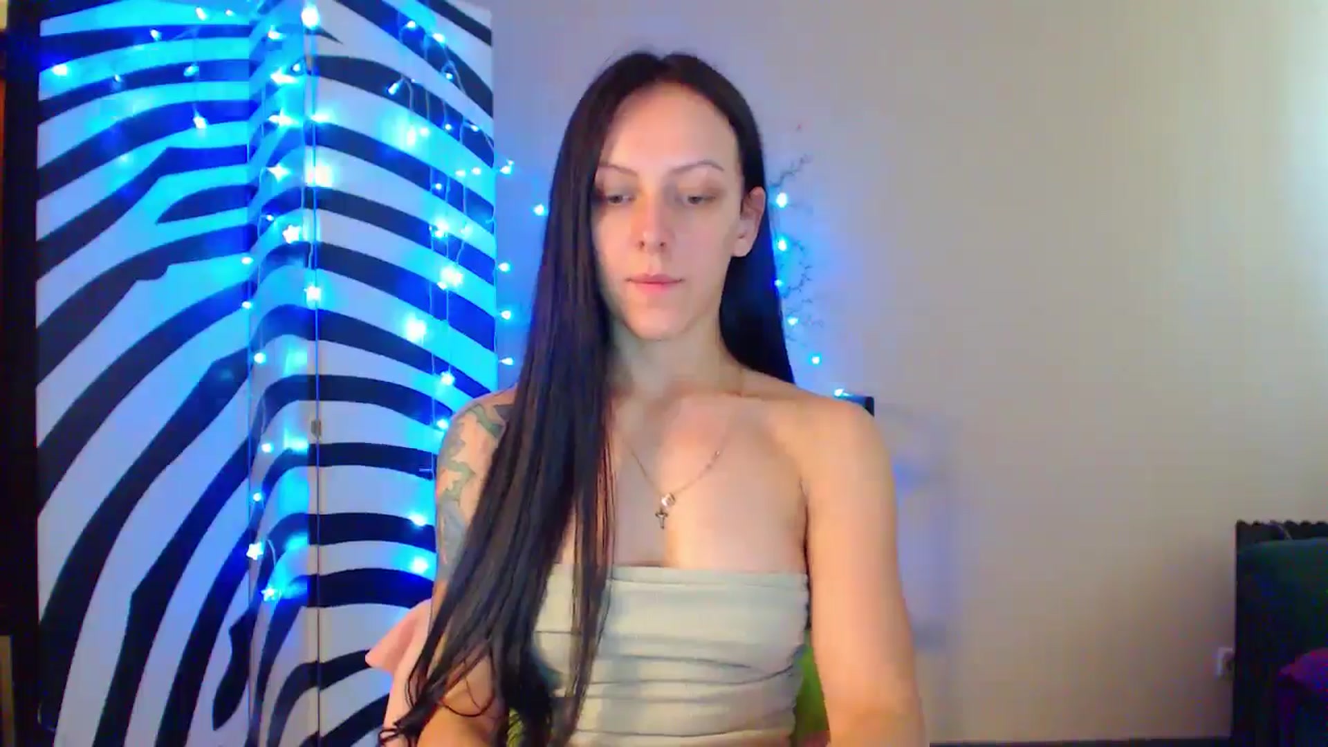 Gallery image thumbnail from MiracleMiss's myfreecams stream on, 08/25/2024, 10:22 image 16 of 20