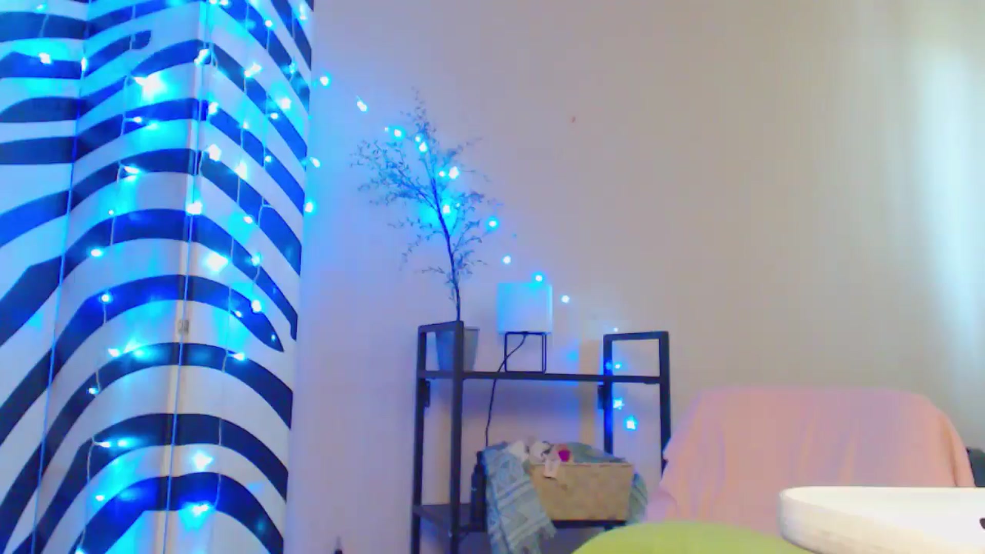 Gallery image thumbnail from MiracleMiss's myfreecams stream on, 09/06/2024, 09:26 image 12 of 20