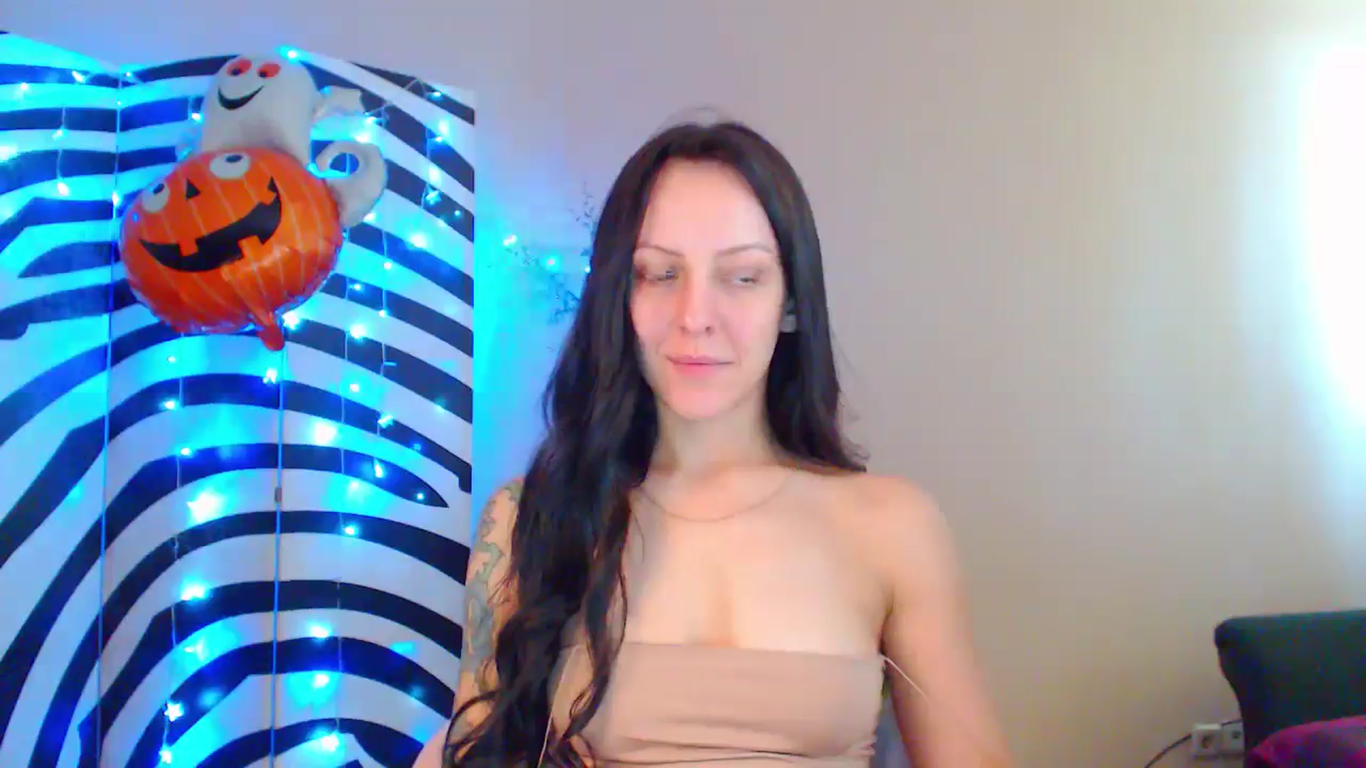 Gallery image thumbnail from MiracleMiss's myfreecams stream on, 09/22/2024, 11:35 image 7 of 20