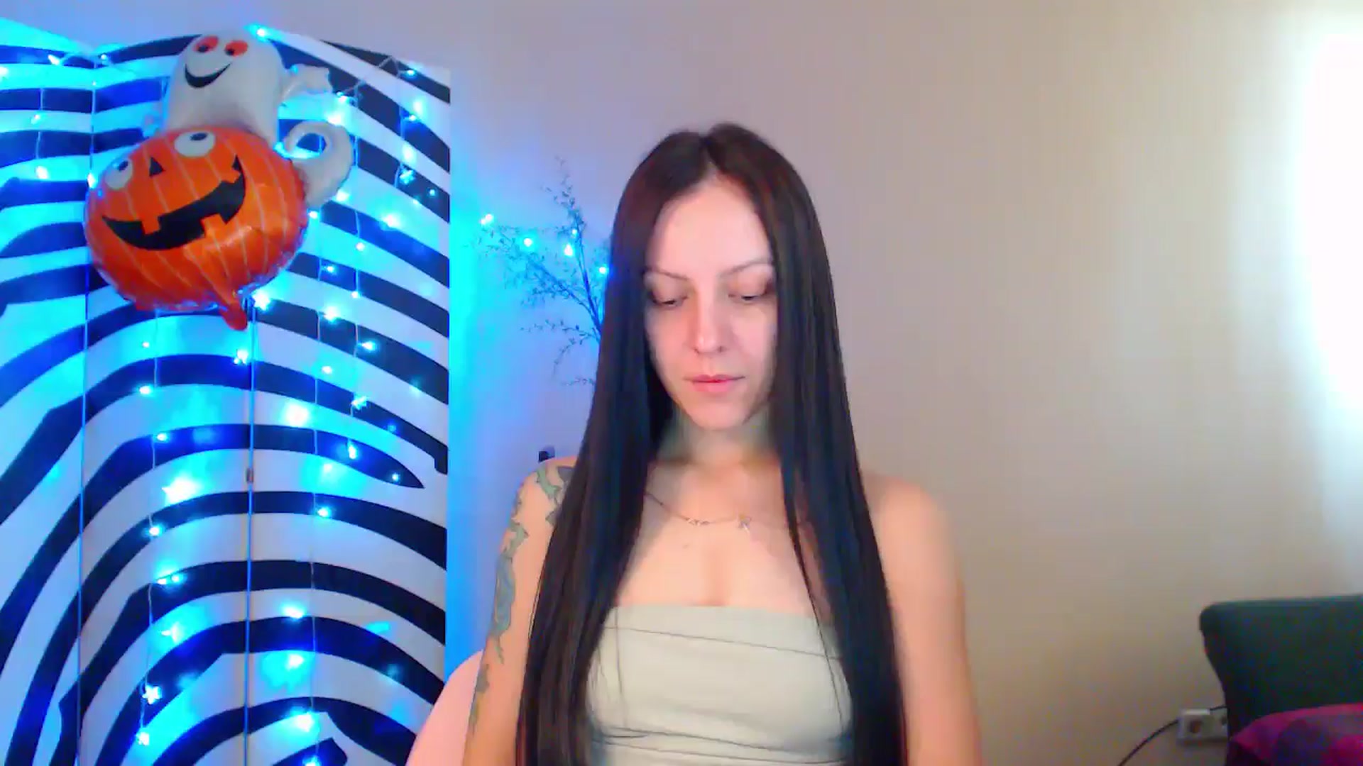 Gallery image thumbnail from MiracleMiss's myfreecams stream on, 10/01/2024, 10:59 image 2 of 20