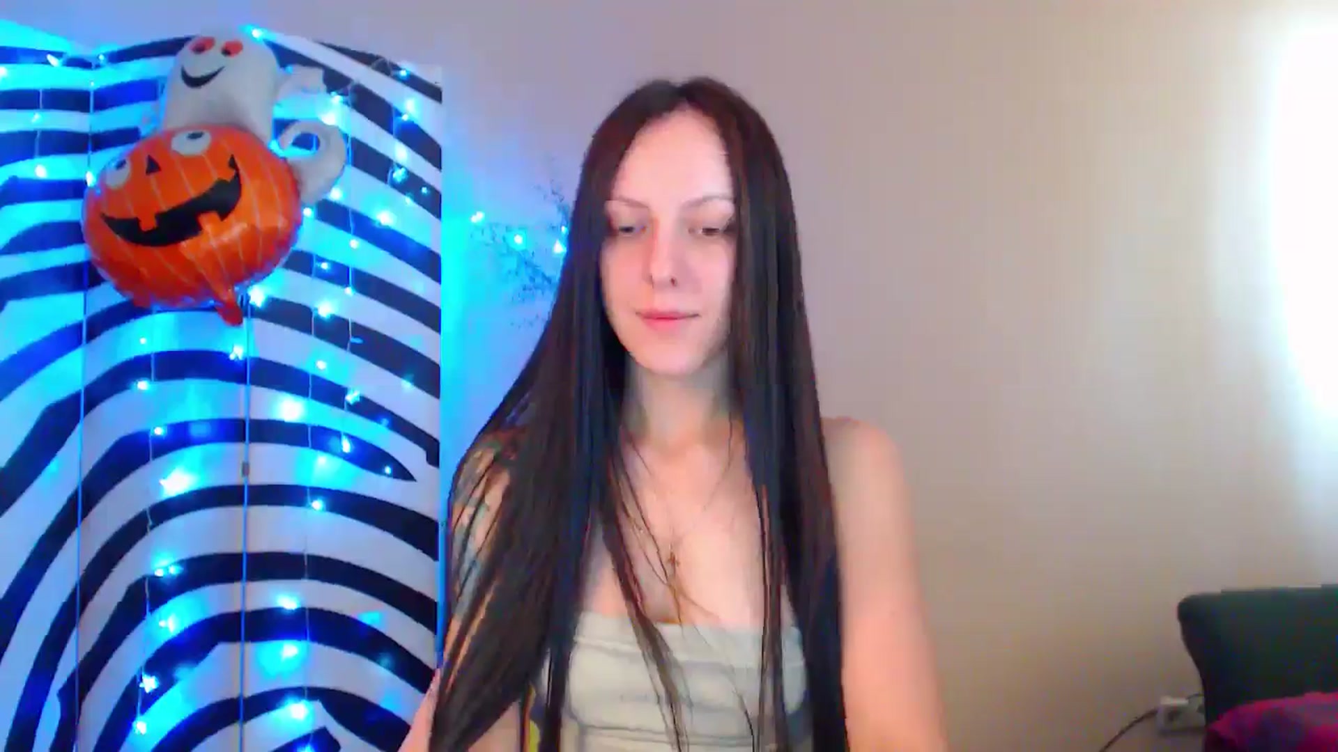 Gallery image thumbnail from MiracleMiss's myfreecams stream on, 10/01/2024, 10:59 image 13 of 20