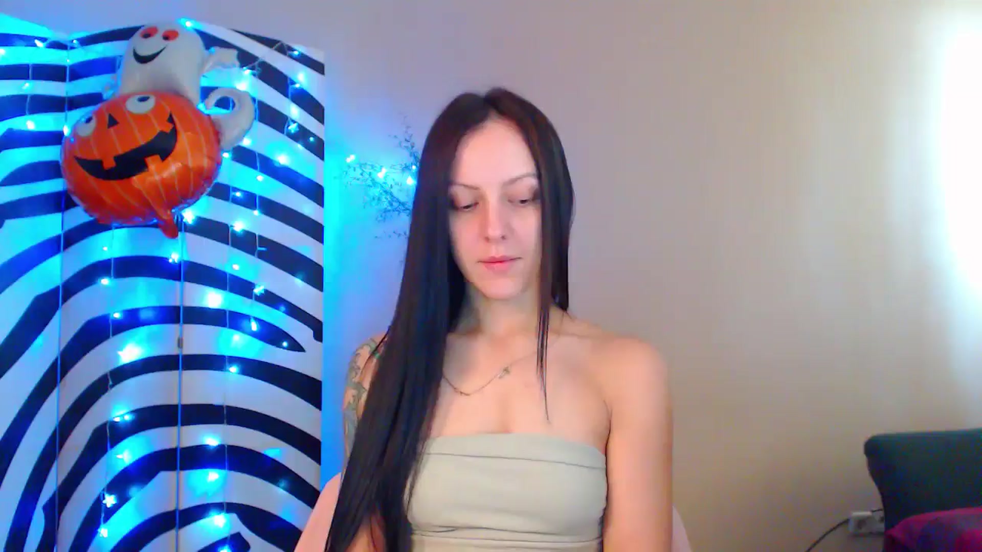 Gallery image thumbnail from MiracleMiss's myfreecams stream on, 10/01/2024, 10:59 image 5 of 20