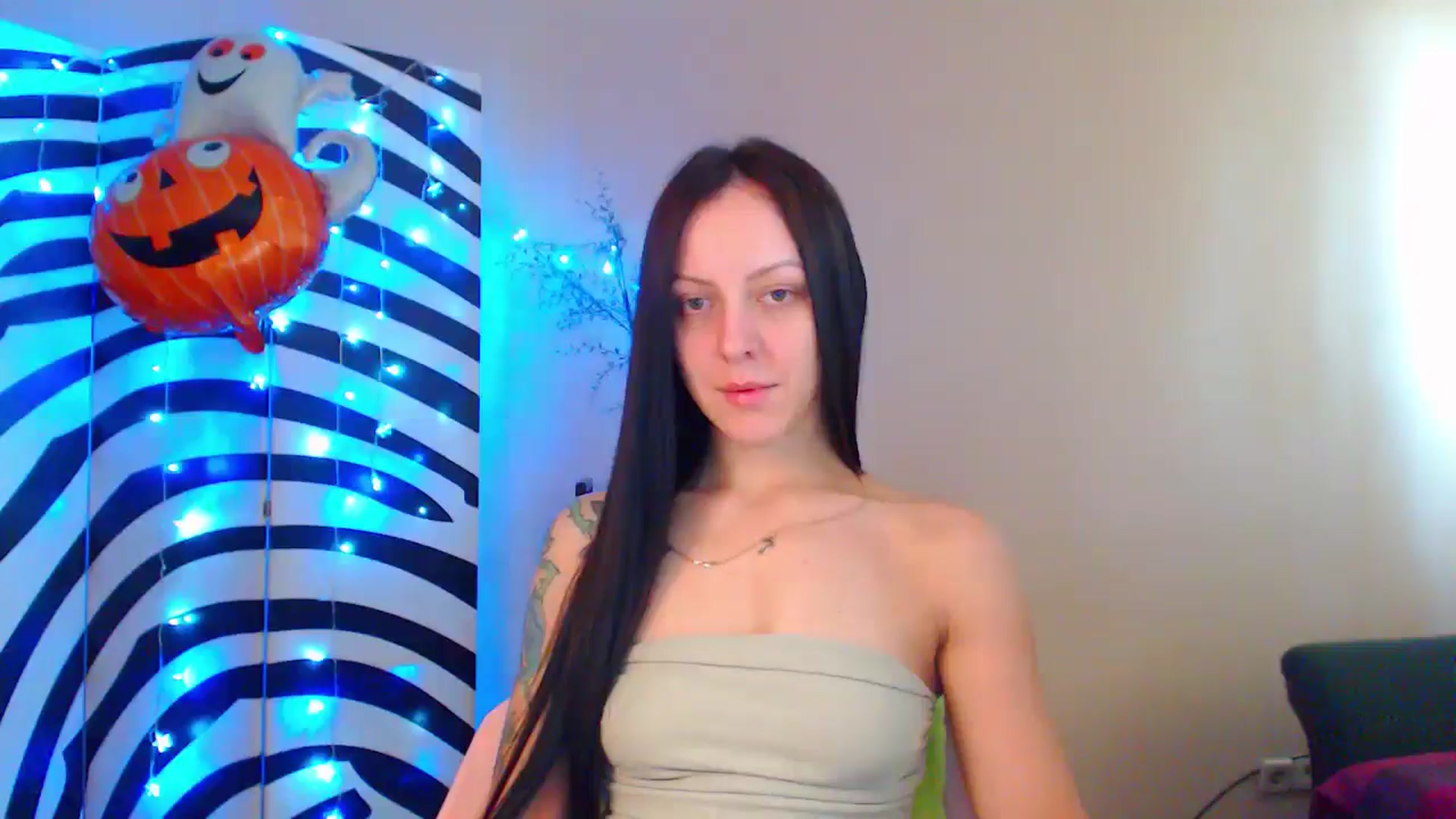 Gallery image thumbnail from MiracleMiss's myfreecams stream on, 10/01/2024, 10:59 image 4 of 20