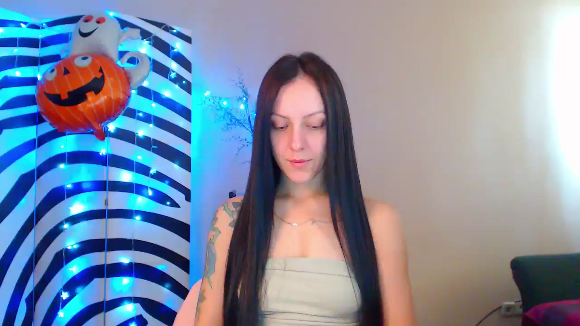Gallery image thumbnail from MiracleMiss's myfreecams stream on, 10/01/2024, 10:59 image 3 of 20