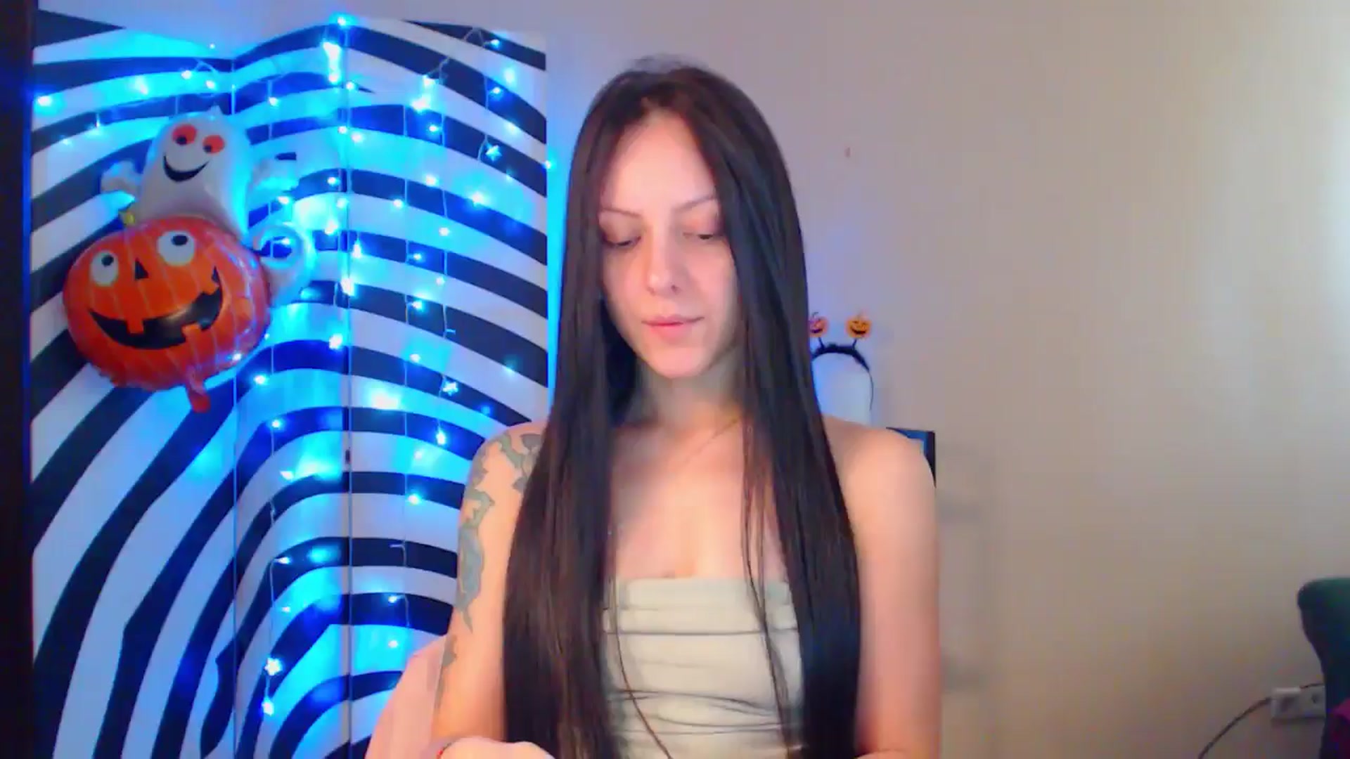 Gallery image thumbnail from MiracleMiss's myfreecams stream on, 10/04/2024, 09:37 image 2 of 20