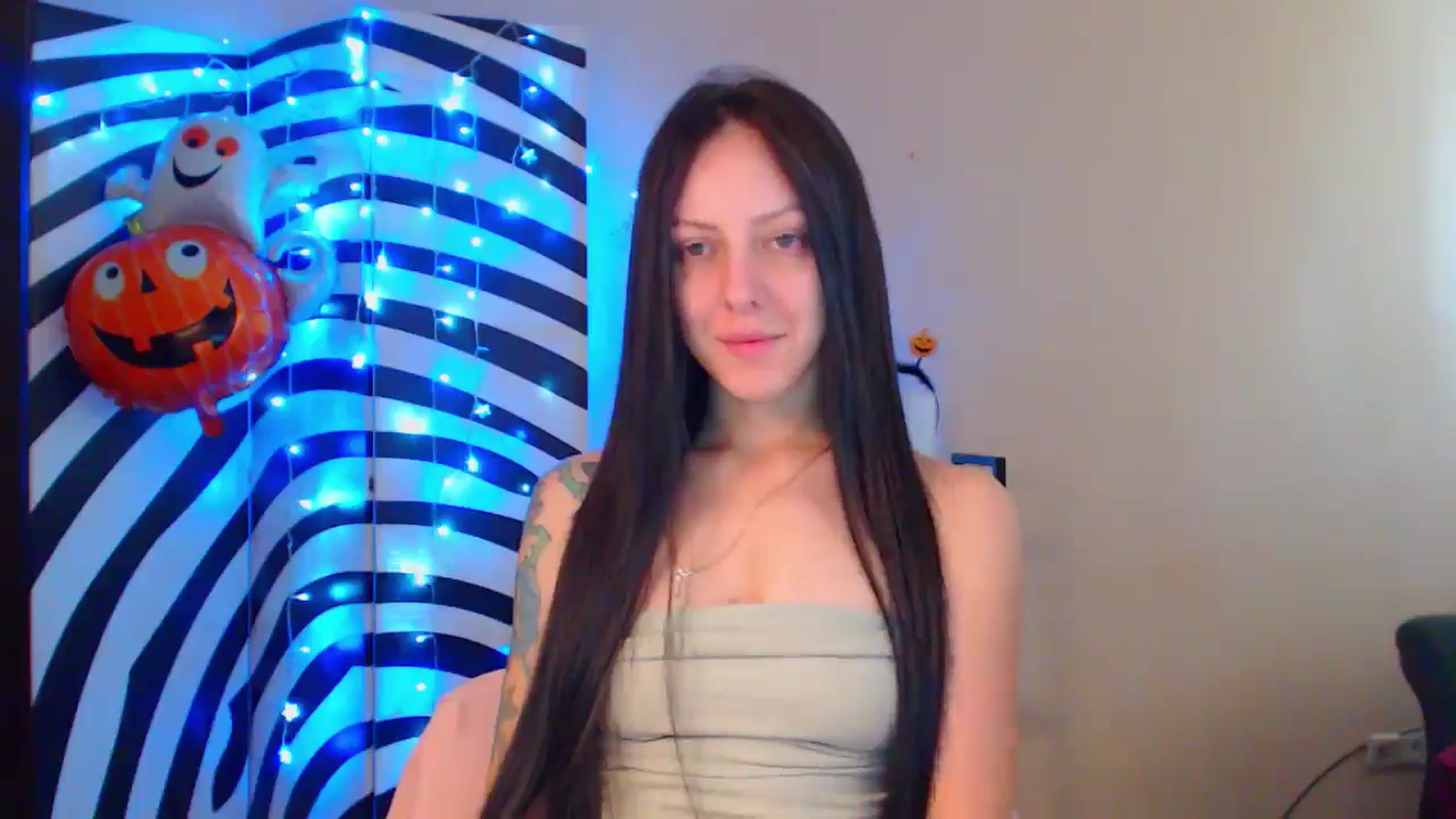 Gallery image thumbnail from MiracleMiss's myfreecams stream on, 10/04/2024, 09:37 image 8 of 20