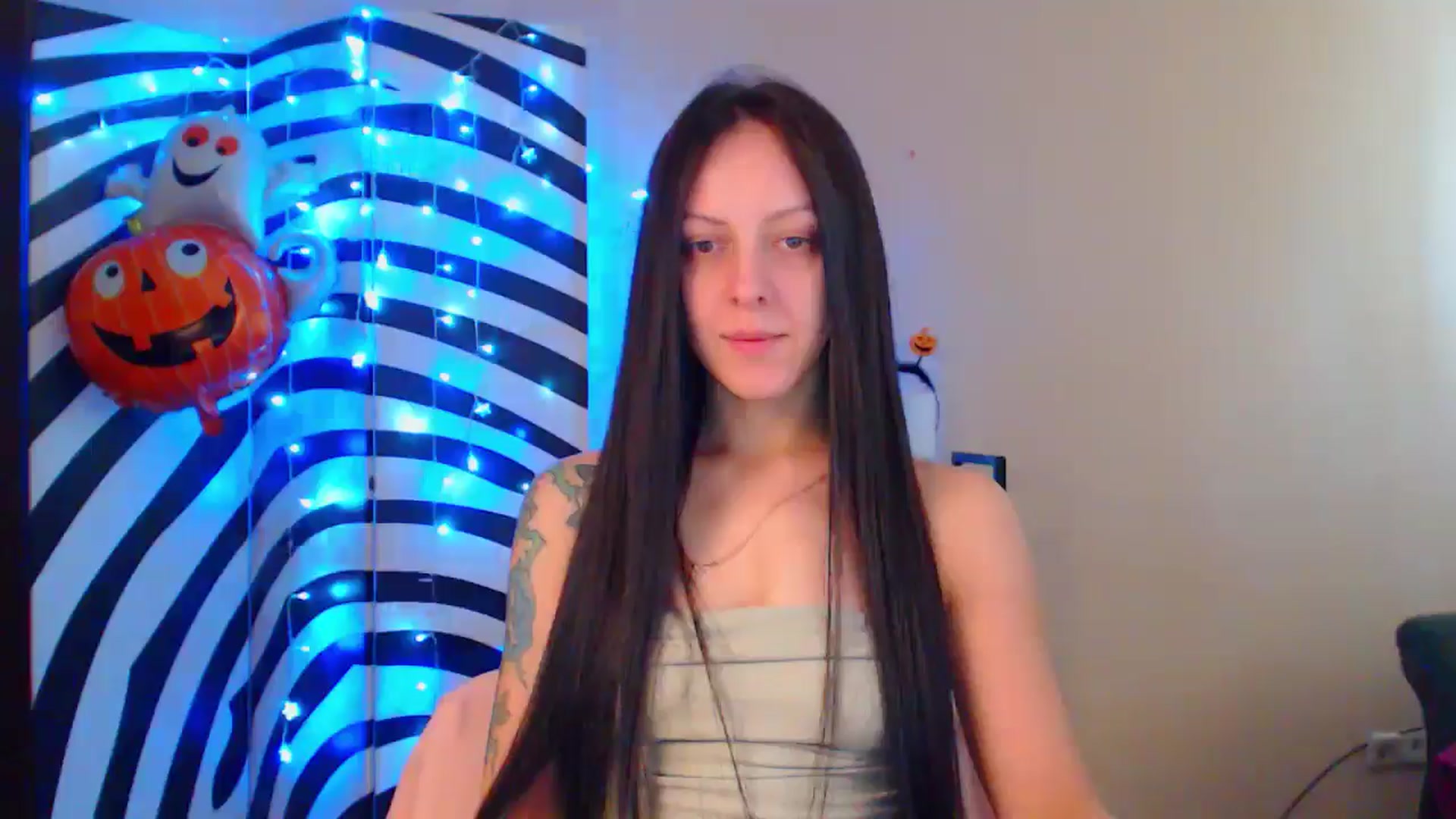 Gallery image thumbnail from MiracleMiss's myfreecams stream on, 10/04/2024, 09:37 image 14 of 20