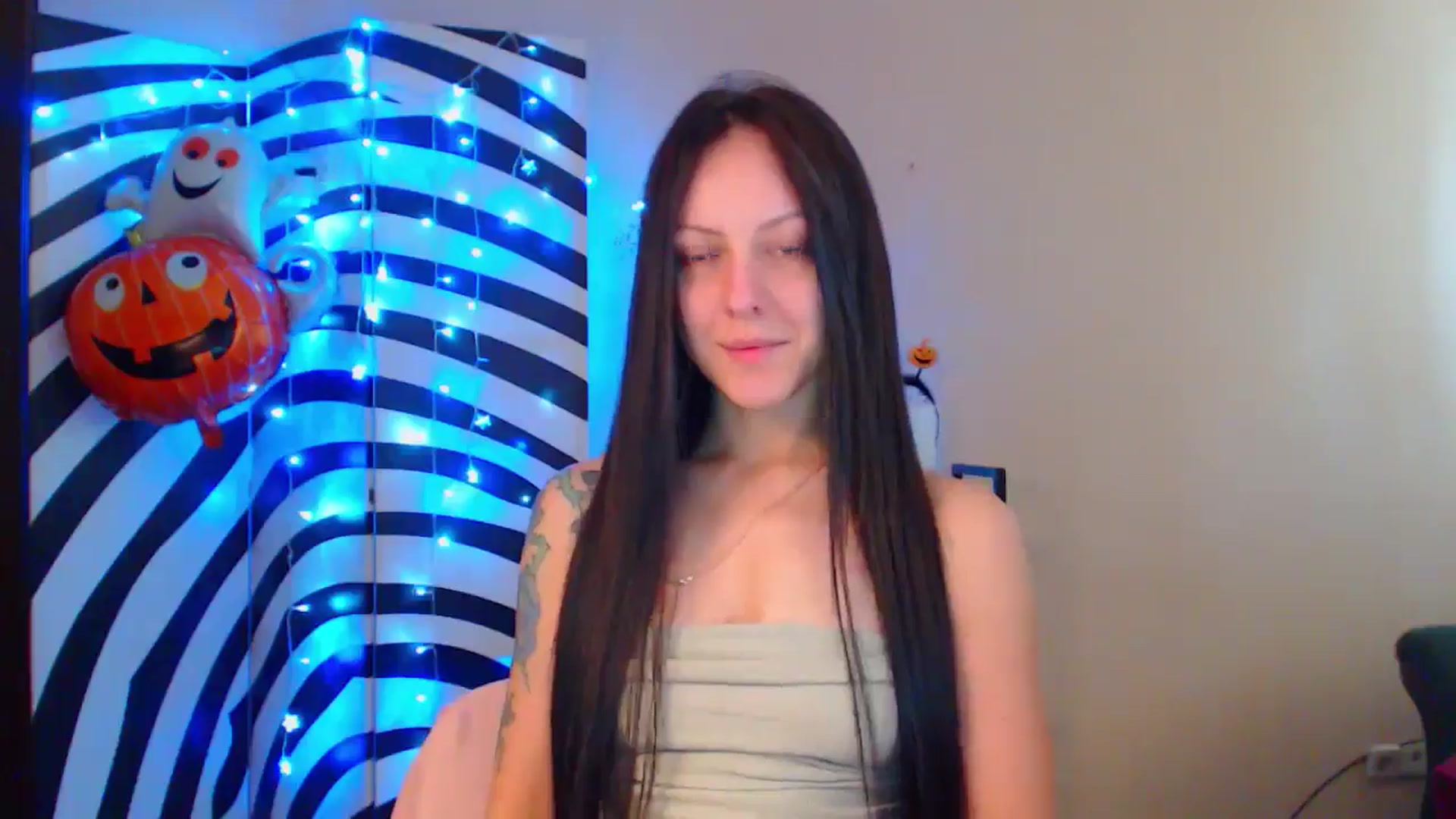 Gallery image thumbnail from MiracleMiss's myfreecams stream on, 10/04/2024, 09:37 image 6 of 20
