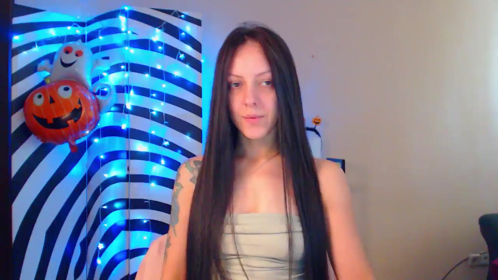 Gallery image thumbnail from MiracleMiss's myfreecams stream on, 10/04/2024, 09:37 image 3 of 20