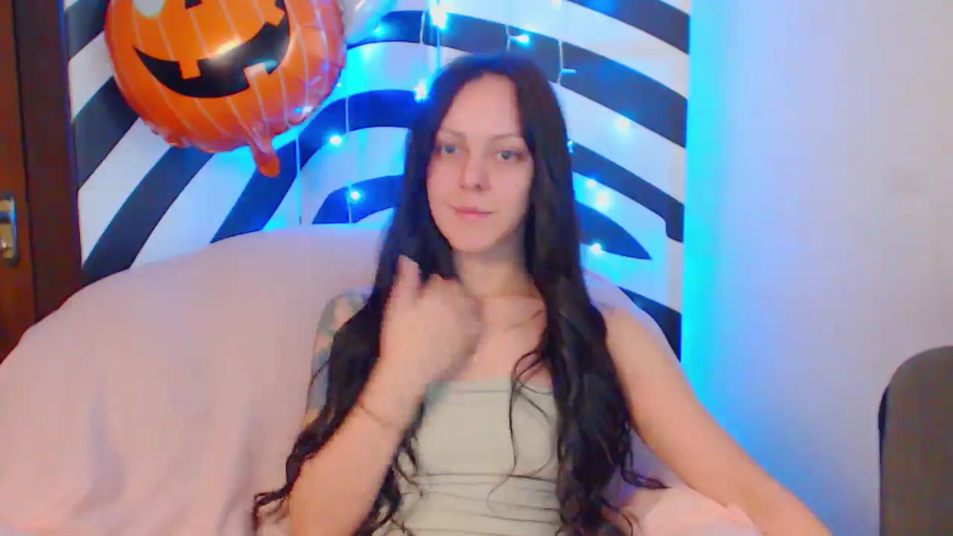 Gallery image thumbnail from MiracleMiss's myfreecams stream on, 10/06/2024, 11:43 image 3 of 20