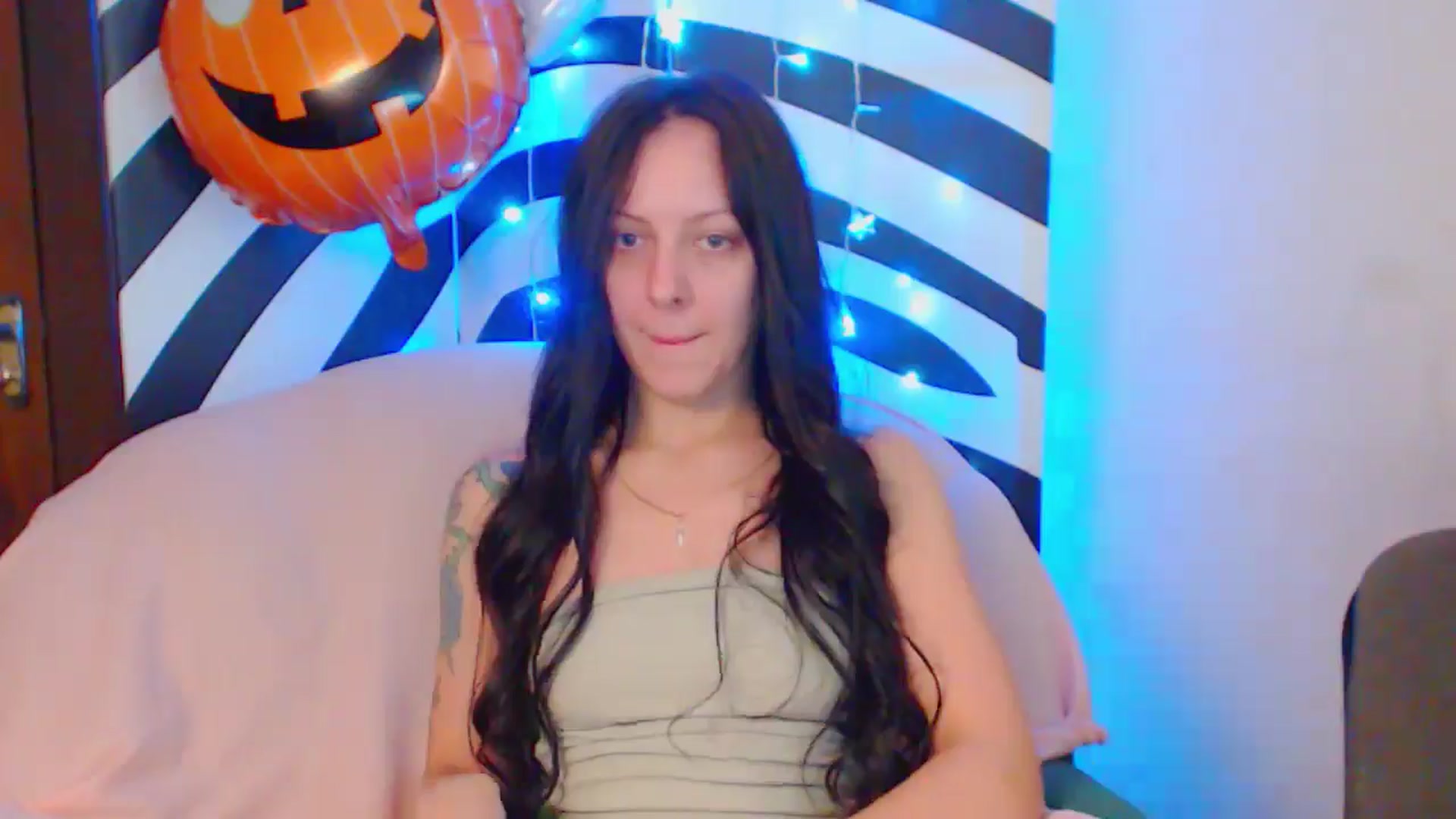 Gallery image thumbnail from MiracleMiss's myfreecams stream on, 10/06/2024, 11:43 image 2 of 20
