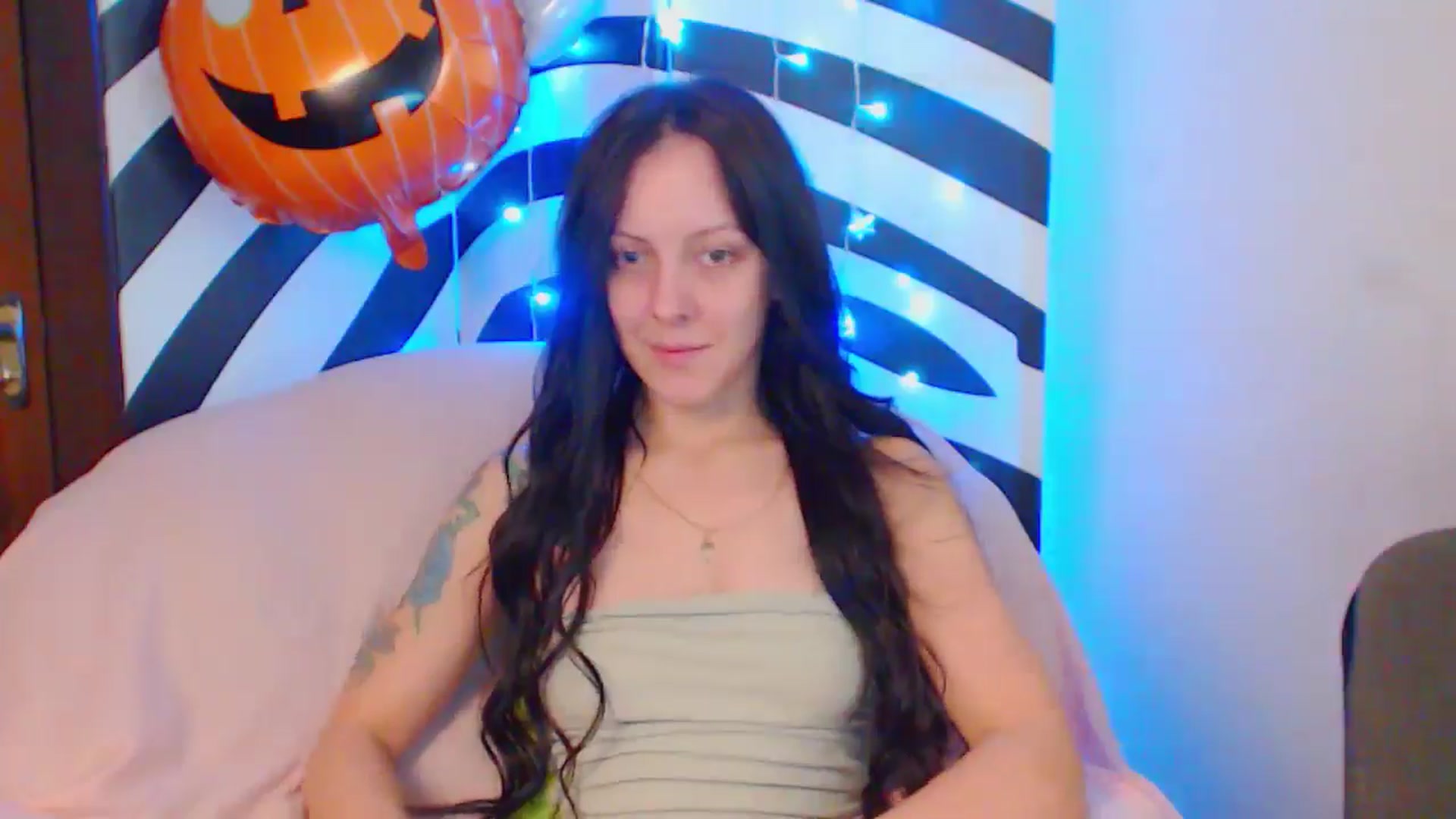Gallery image thumbnail from MiracleMiss's myfreecams stream on, 10/06/2024, 11:43 image 5 of 20