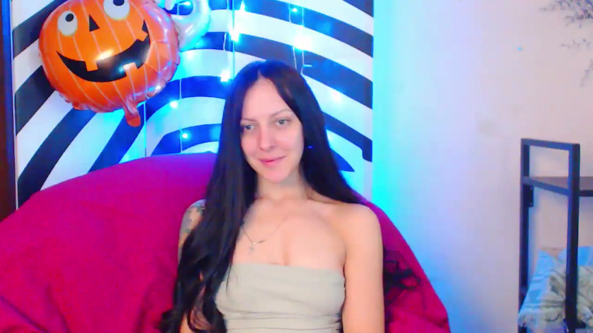 Gallery image thumbnail from MiracleMiss's myfreecams stream on, 10/08/2024, 10:36 image 5 of 20