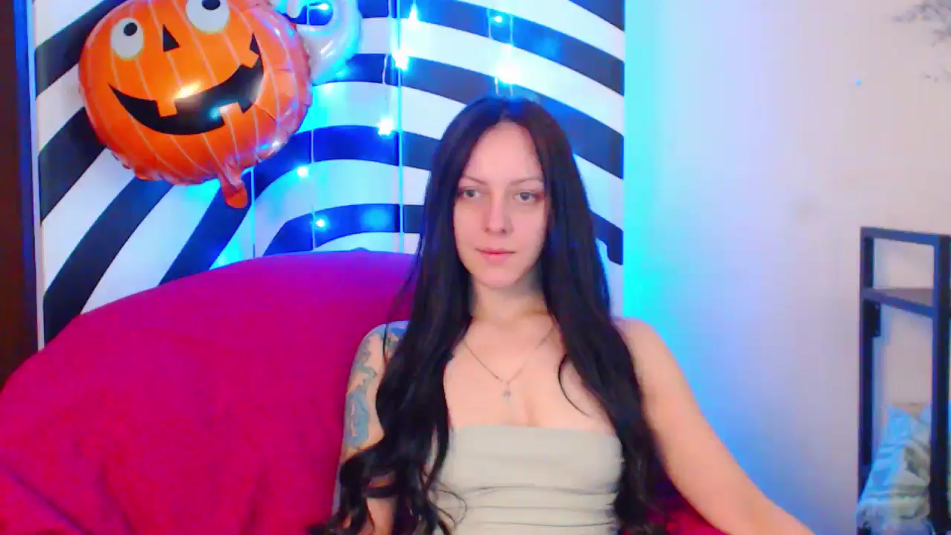 Gallery image thumbnail from MiracleMiss's myfreecams stream on, 10/08/2024, 10:36 image 19 of 20