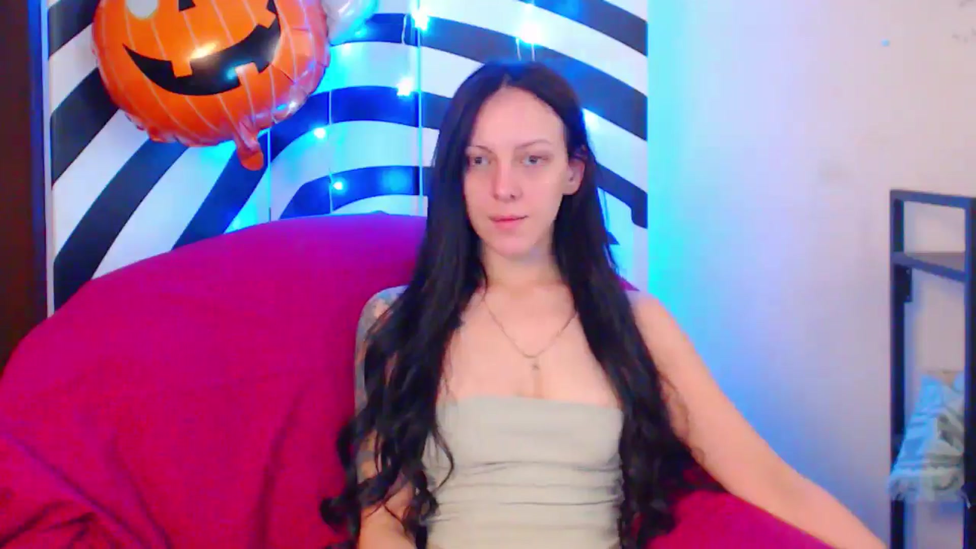 Gallery image thumbnail from MiracleMiss's myfreecams stream on, 10/08/2024, 10:55 image 10 of 20