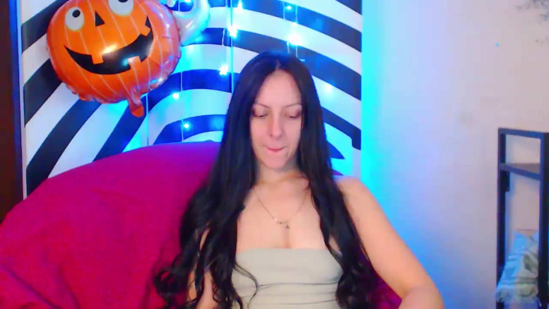 Gallery image thumbnail from MiracleMiss's myfreecams stream on, 10/08/2024, 10:55 image 5 of 20