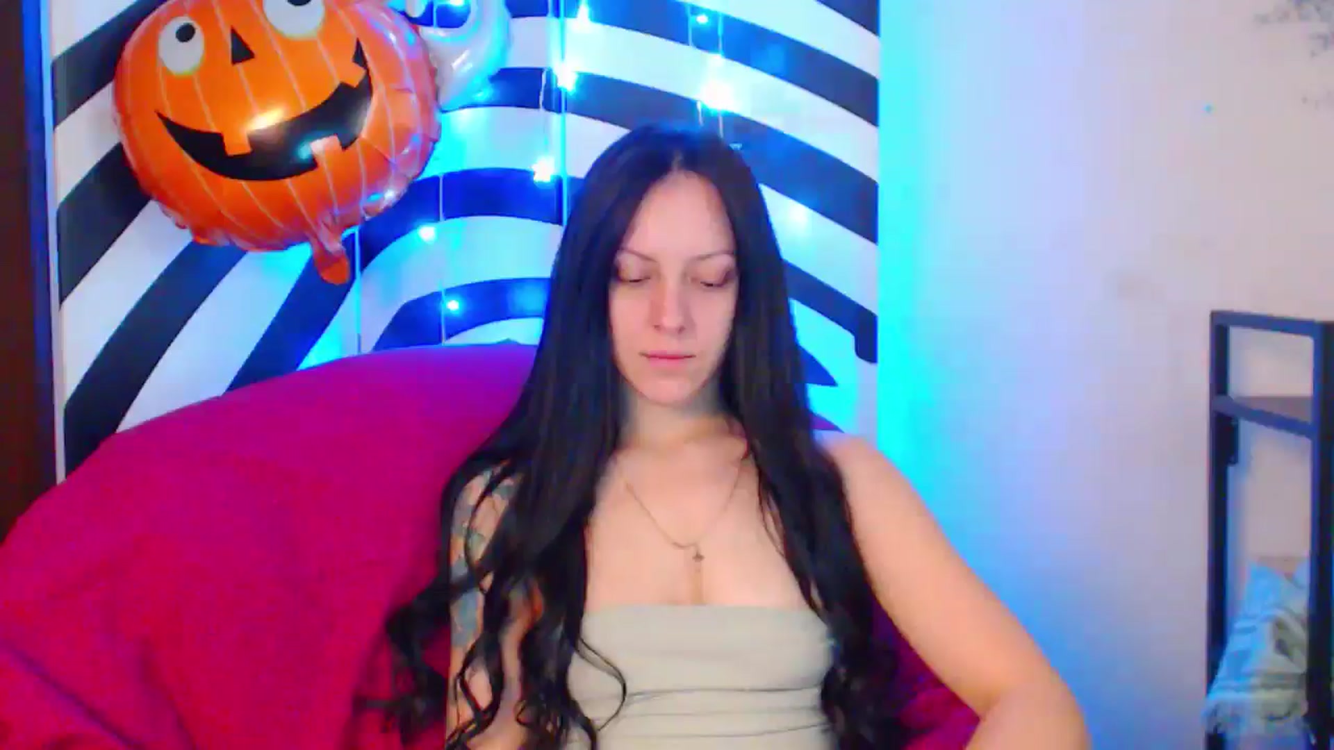 Gallery image thumbnail from MiracleMiss's myfreecams stream on, 10/08/2024, 10:55 image 6 of 20