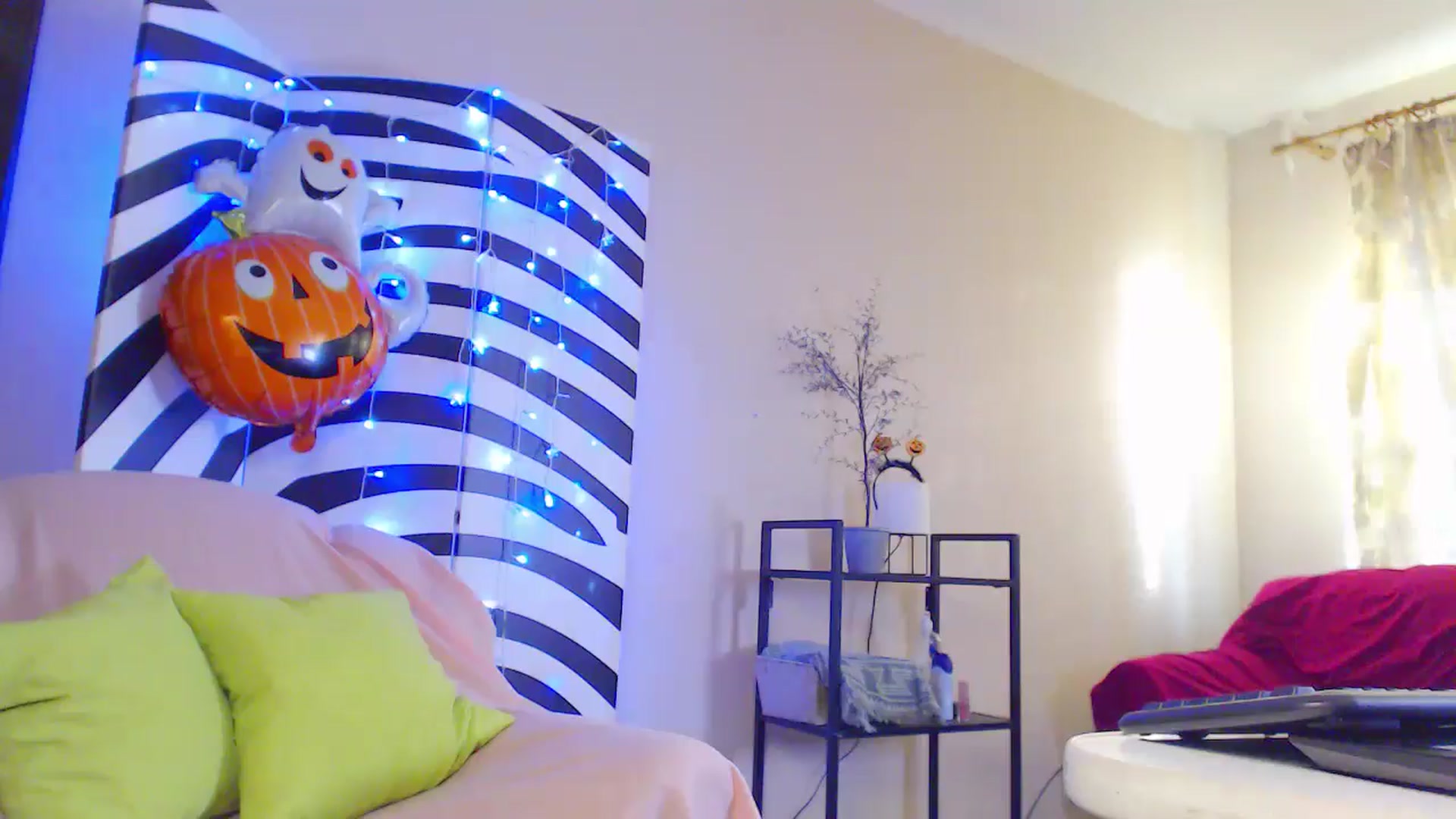 Gallery image thumbnail from MiracleMiss's myfreecams stream on, 10/10/2024, 14:07 image 10 of 20