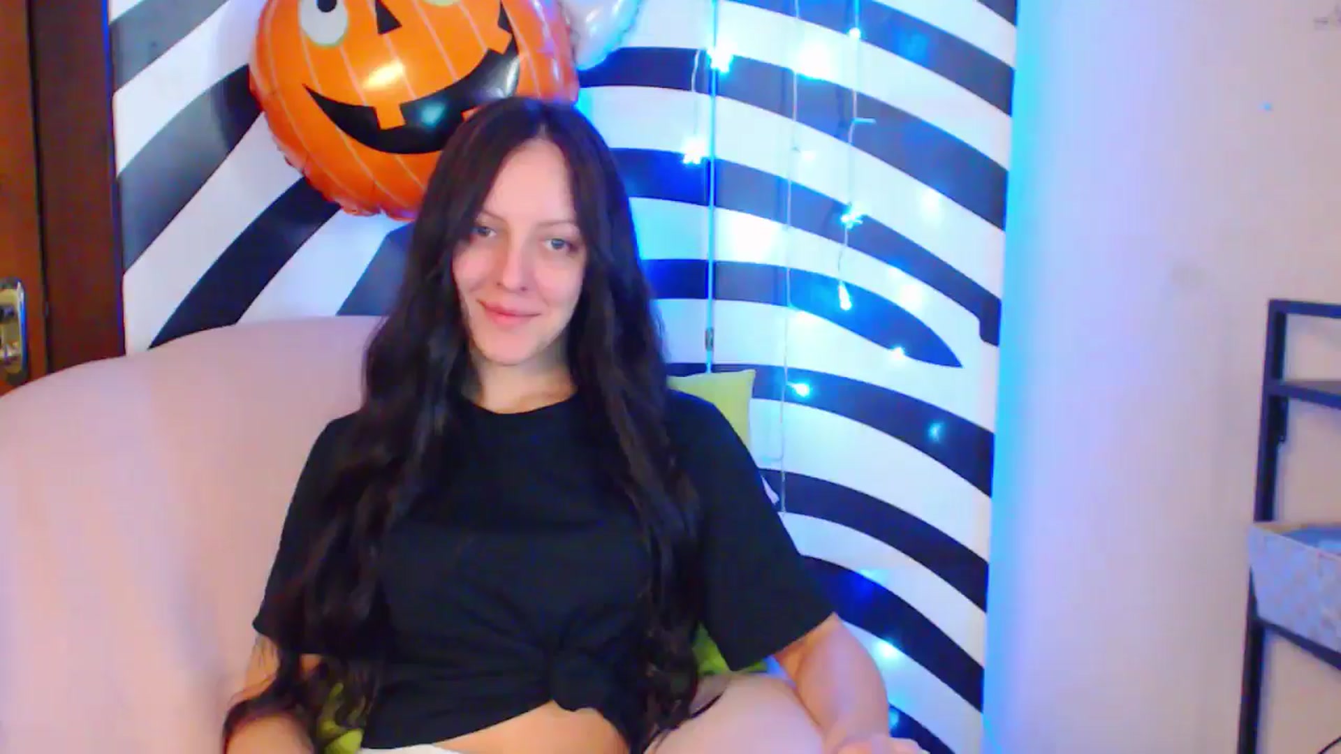 Gallery image thumbnail from MiracleMiss's myfreecams stream on, 10/13/2024, 11:33 image 8 of 20