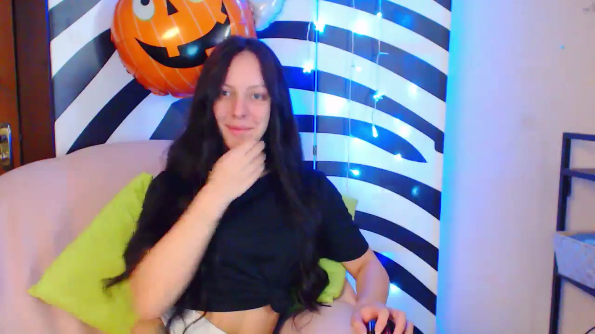 Gallery image thumbnail from MiracleMiss's myfreecams stream on, 10/13/2024, 11:33 image 7 of 20