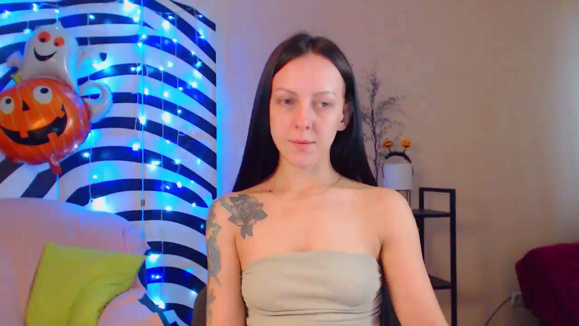 Gallery image thumbnail from MiracleMiss's myfreecams stream on, 10/14/2024, 10:47 image 4 of 20